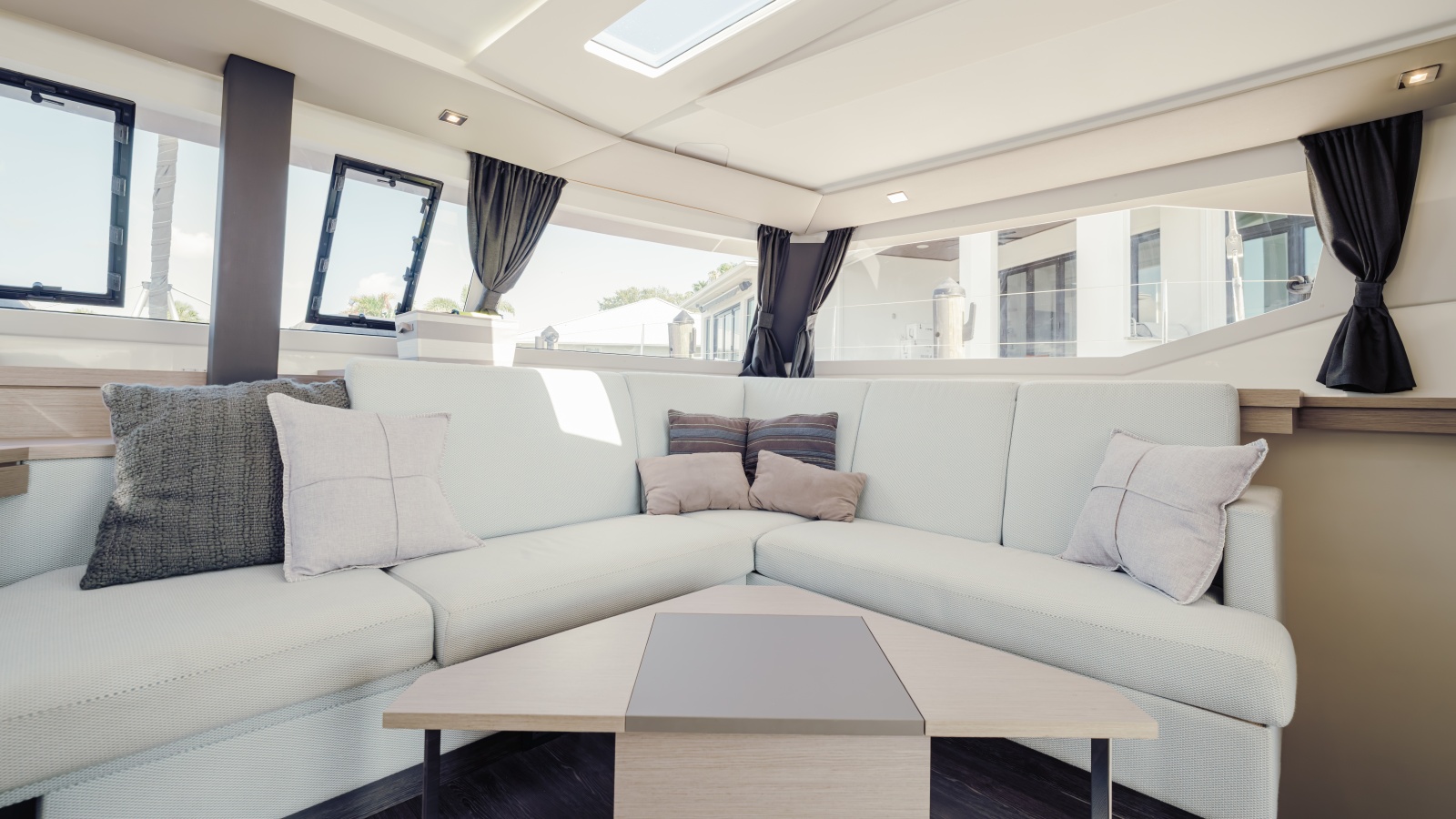 2020 Fountaine Pajot Saona 47