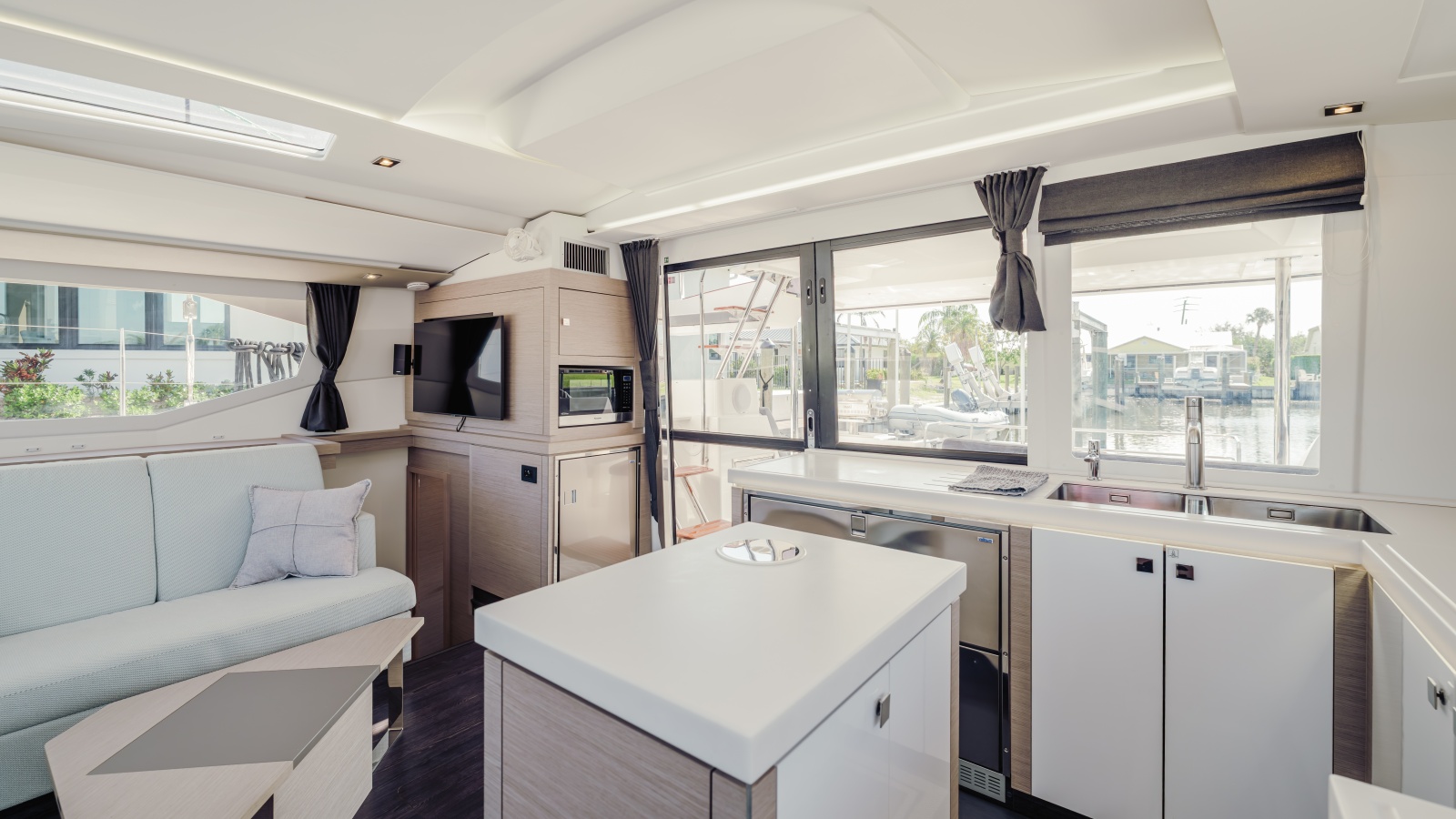 2020 Fountaine Pajot Saona 47
