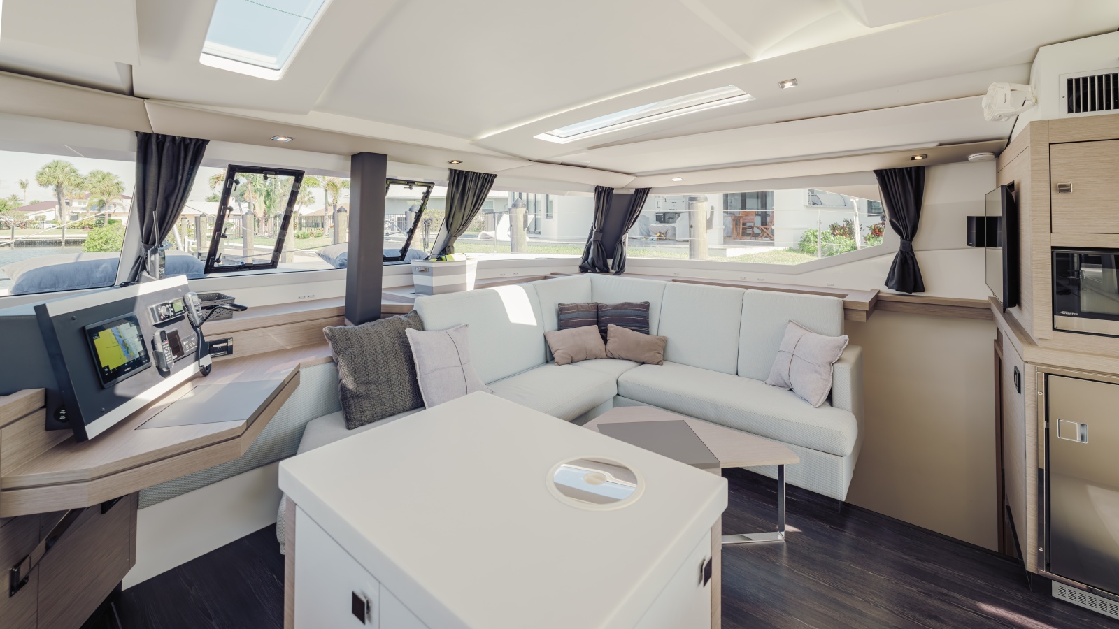 2020 Fountaine Pajot Saona 47