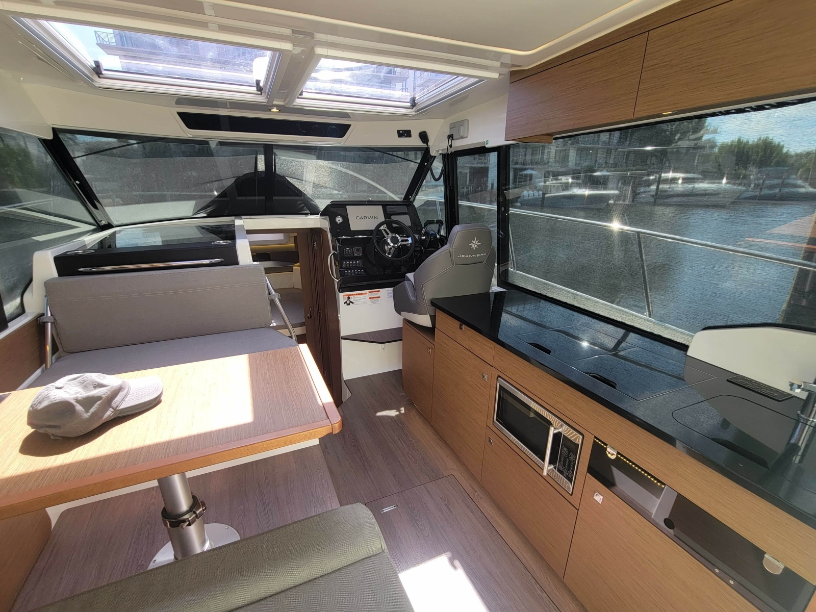 34ft Jeanneau Yacht For Sale