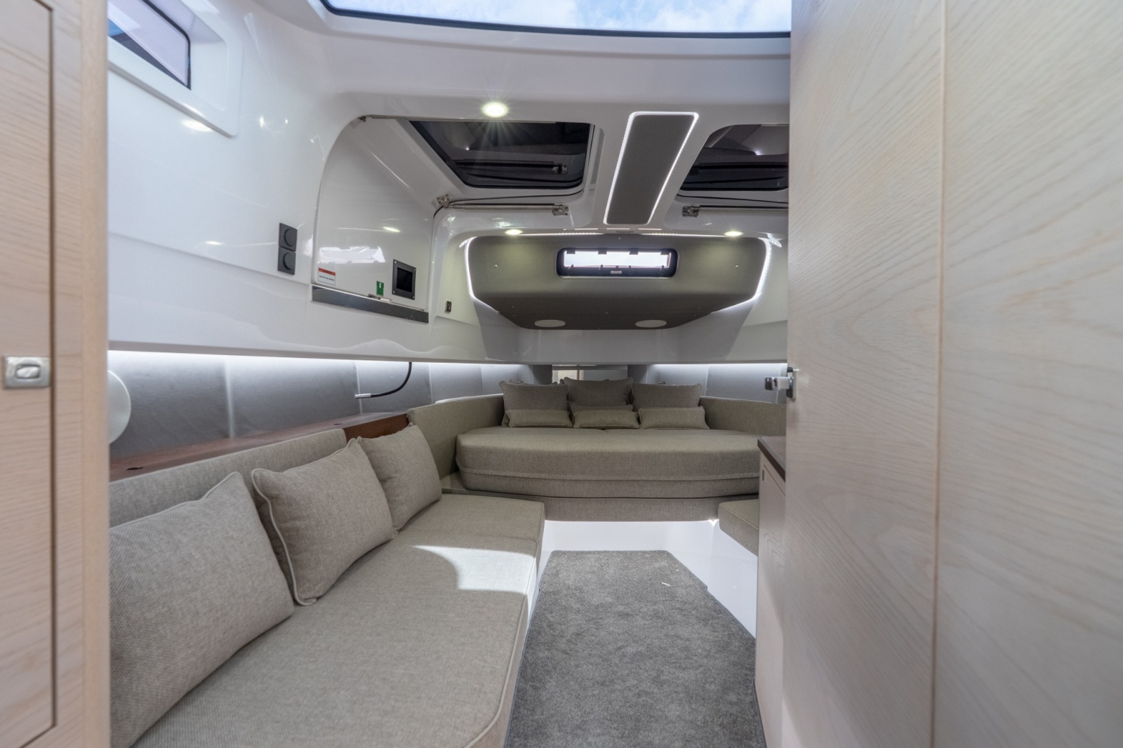 2024 Axopar 45 XC Cross Cabin