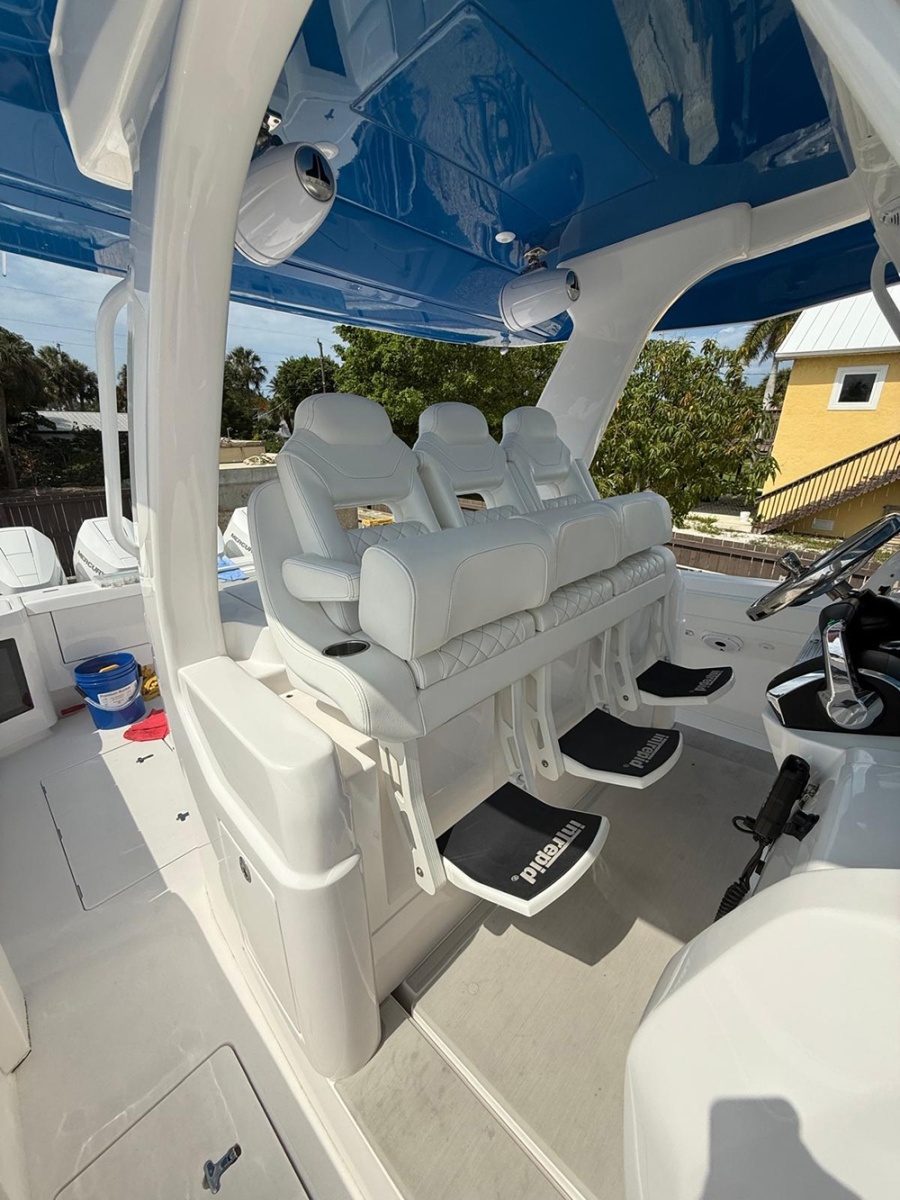 Helm seats
