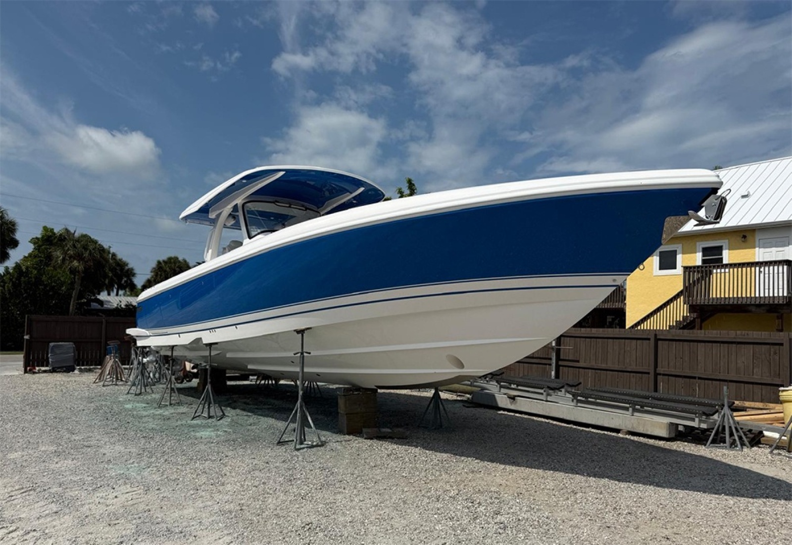 Stbd bow profile