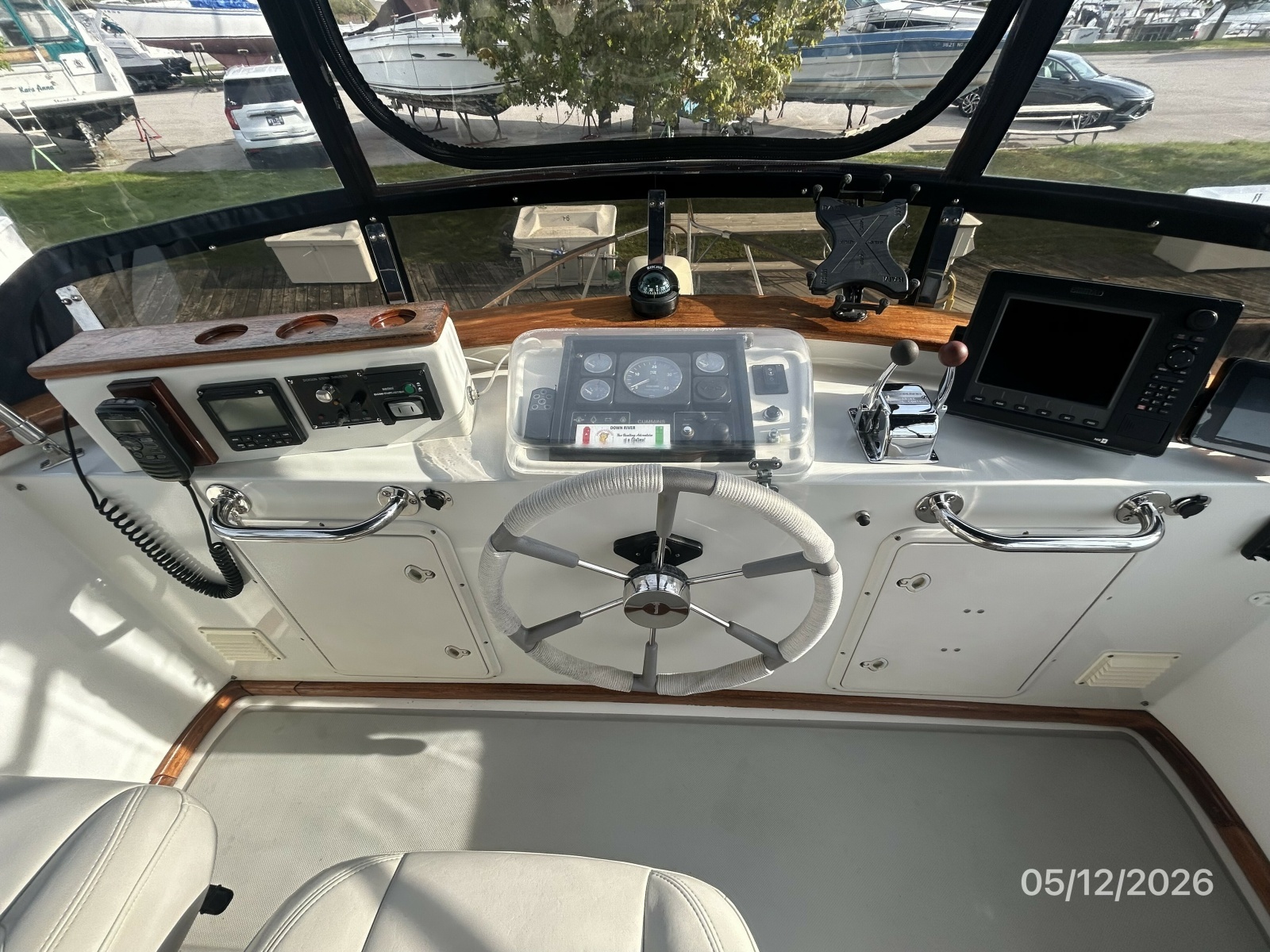 36' Monk flybridge helm2