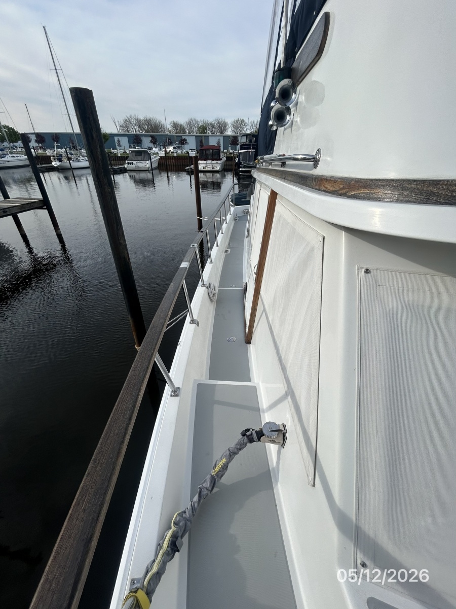 36' Monk starboard side deck1