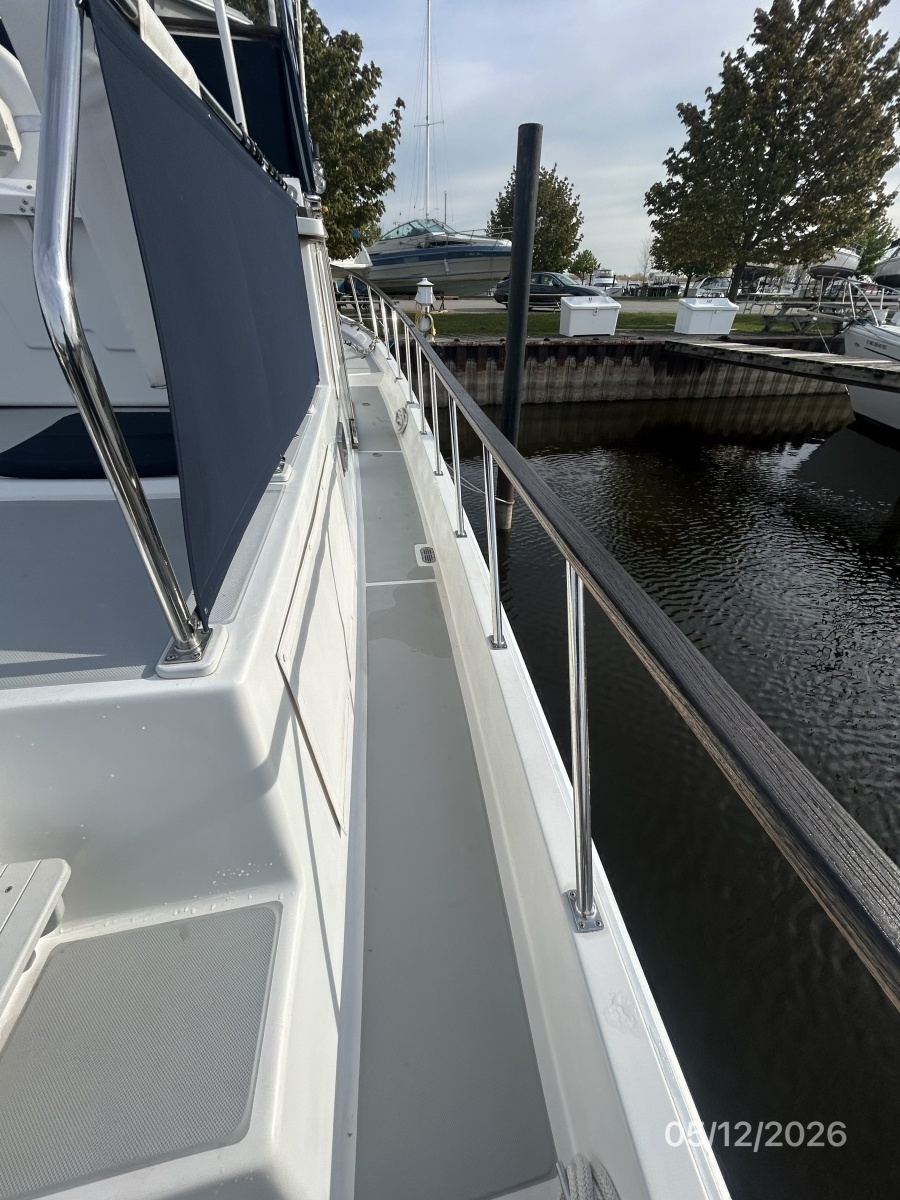 36' Monk starboard side deck2