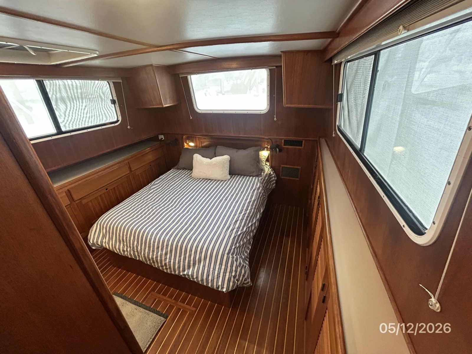 36' Monk master stateroom