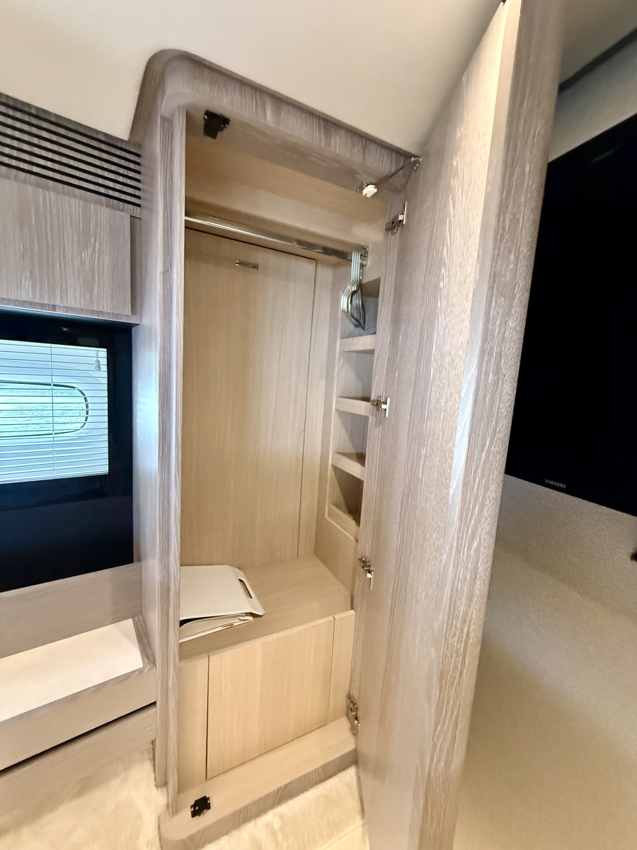 2020 Azimut Magellano 66