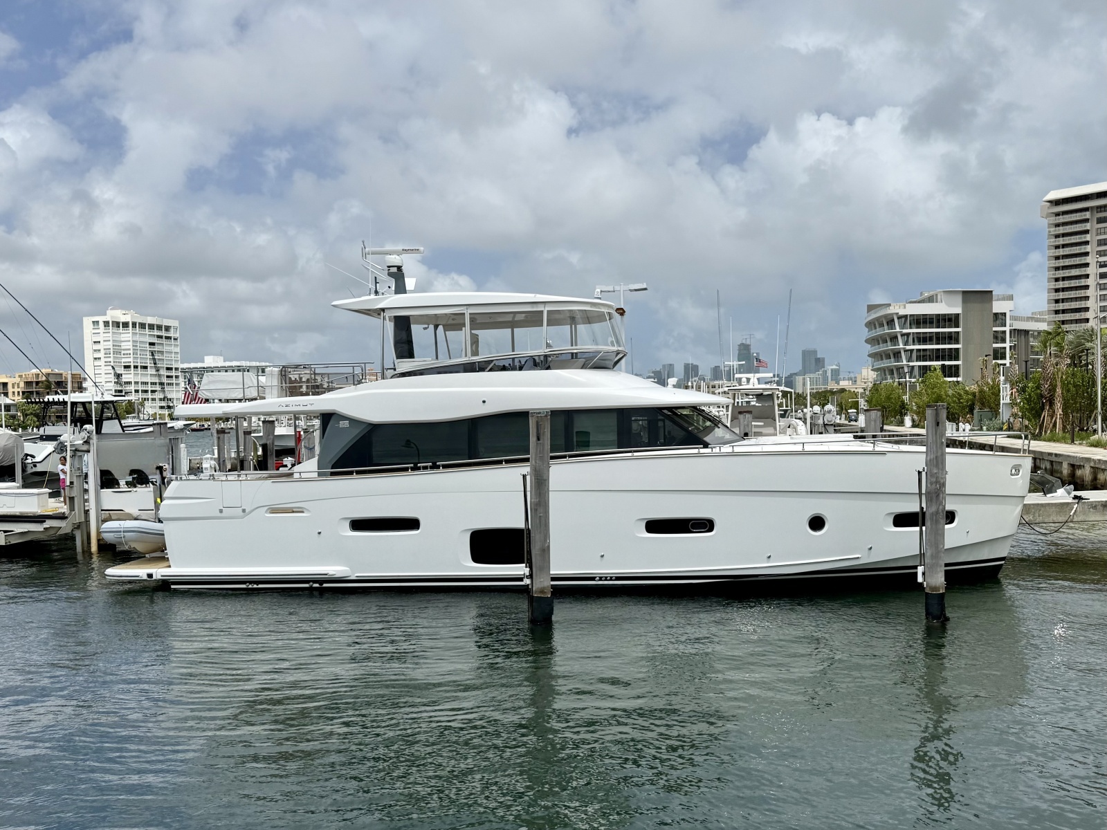 66ft Azimut Yacht For Sale