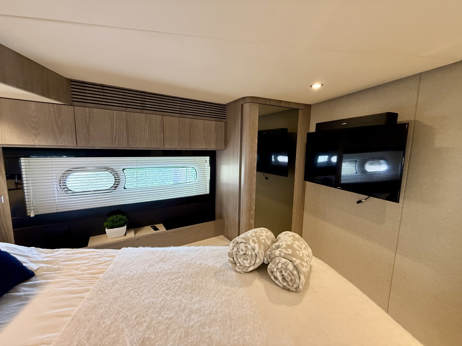 66ft Azimut Yacht For Sale