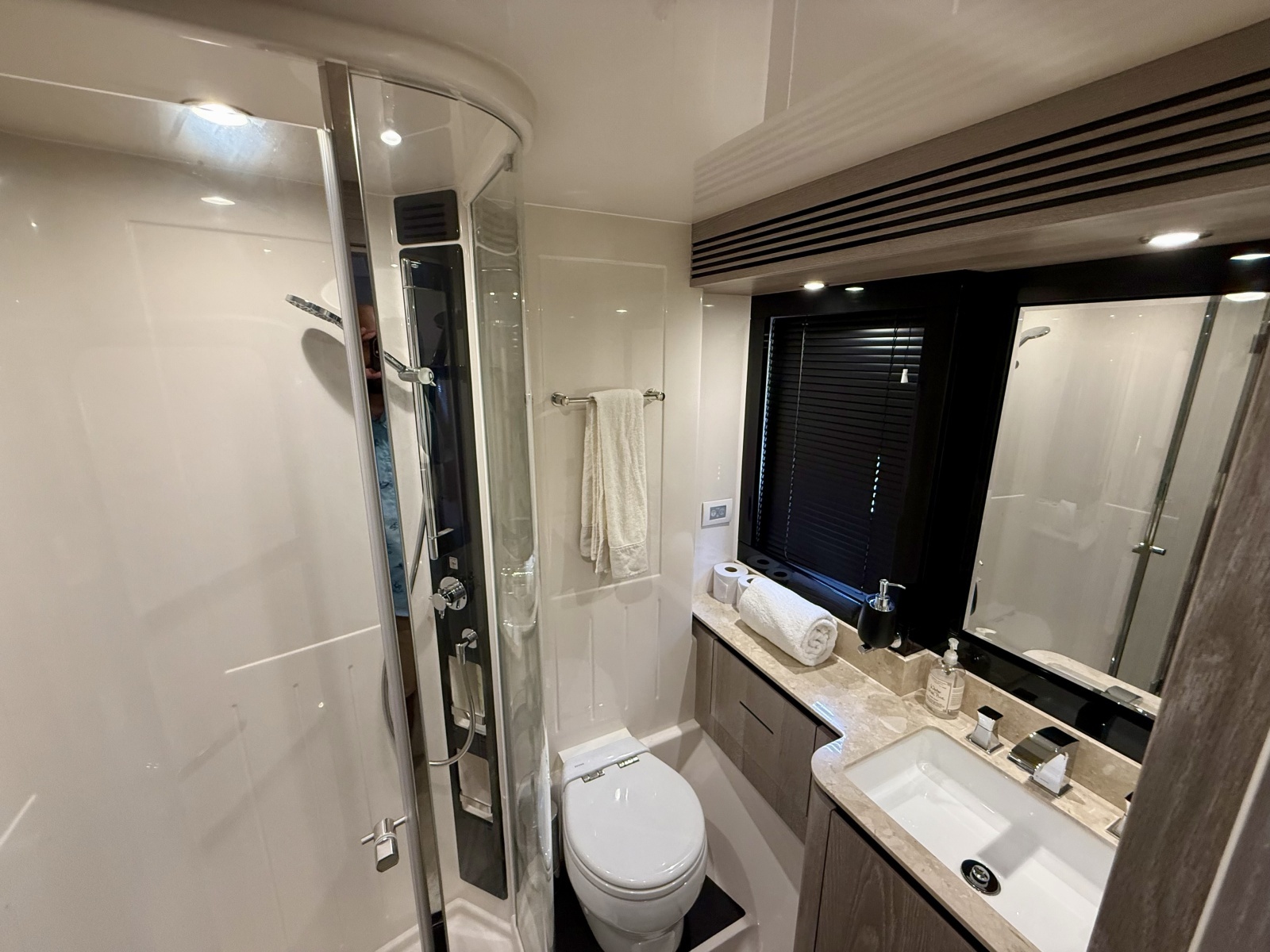 66ft Azimut Yacht For Sale