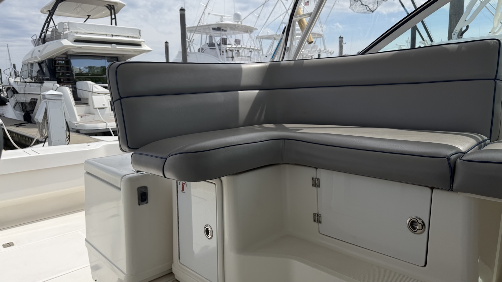 34ft Pursuit Yacht For Sale