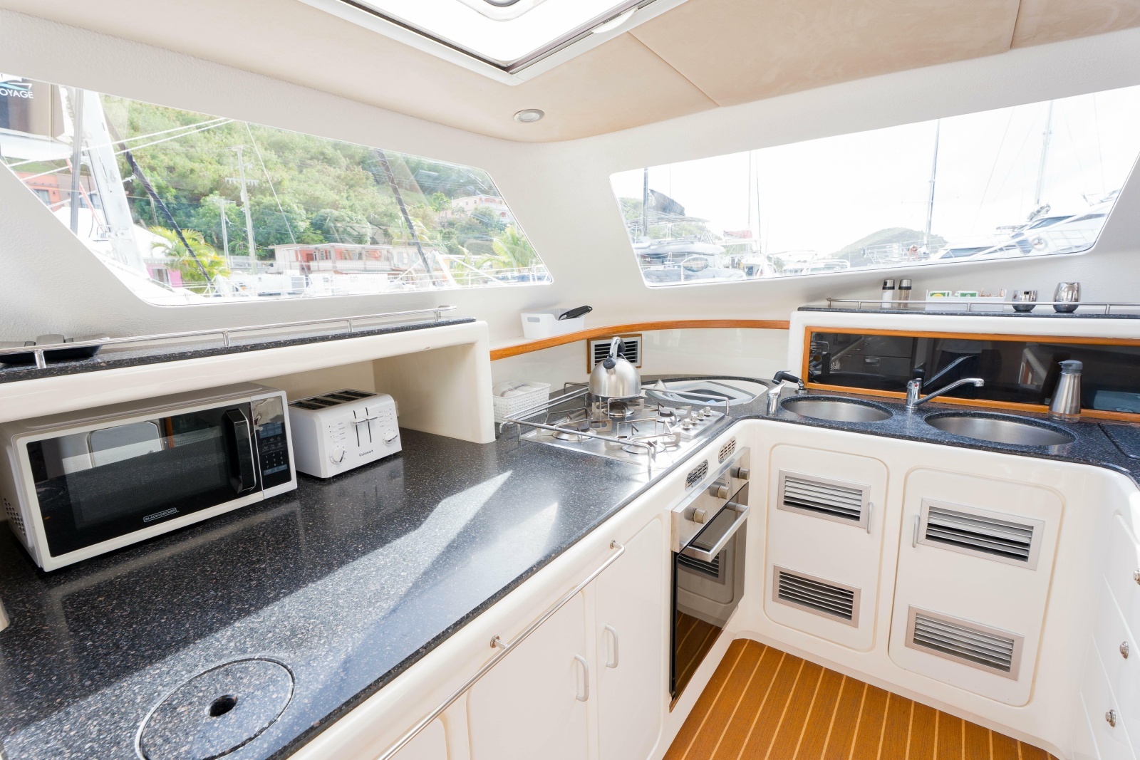 2011 Voyage Yachts 520 photo 31