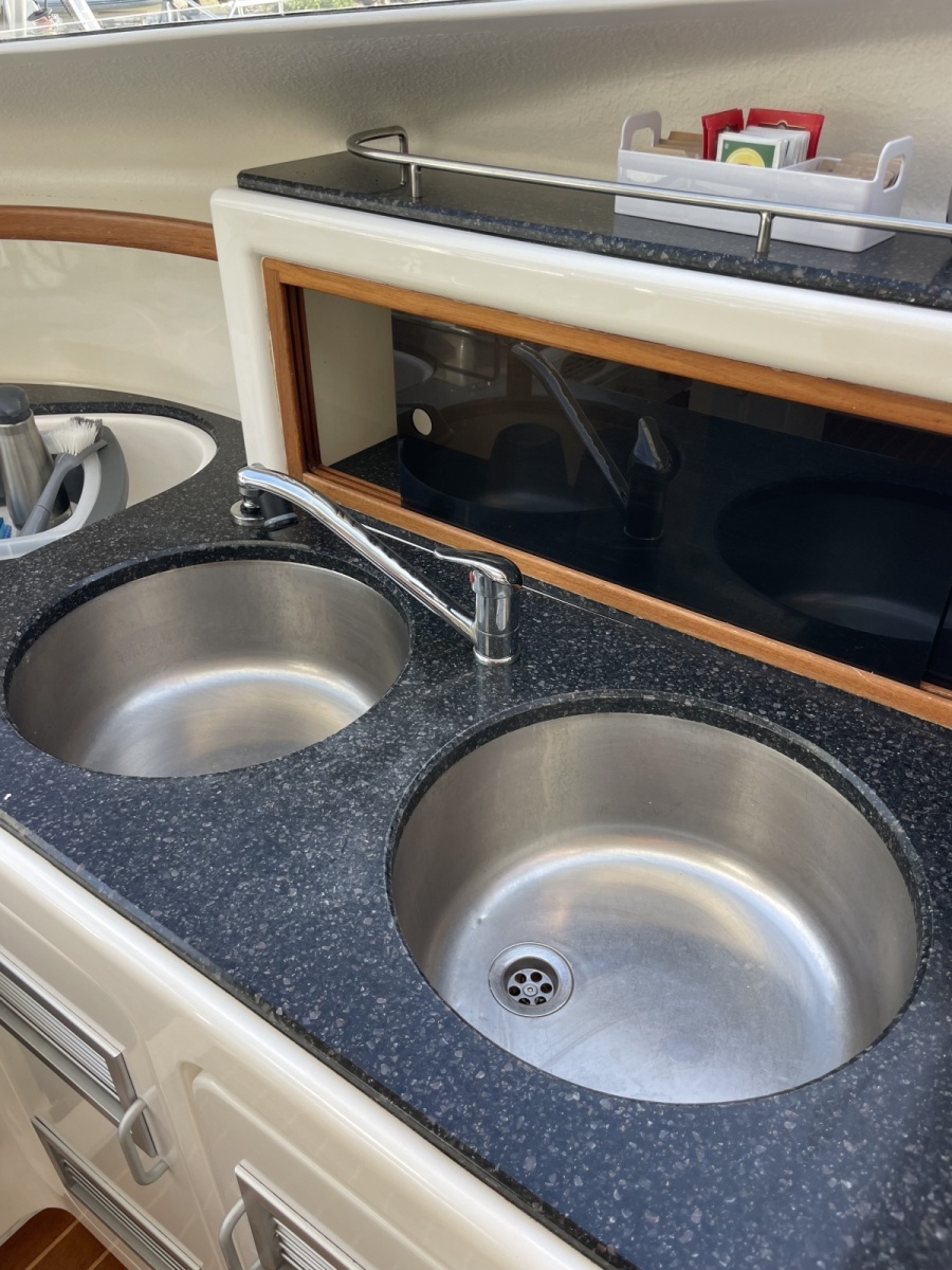 2011 Voyage Yachts 520