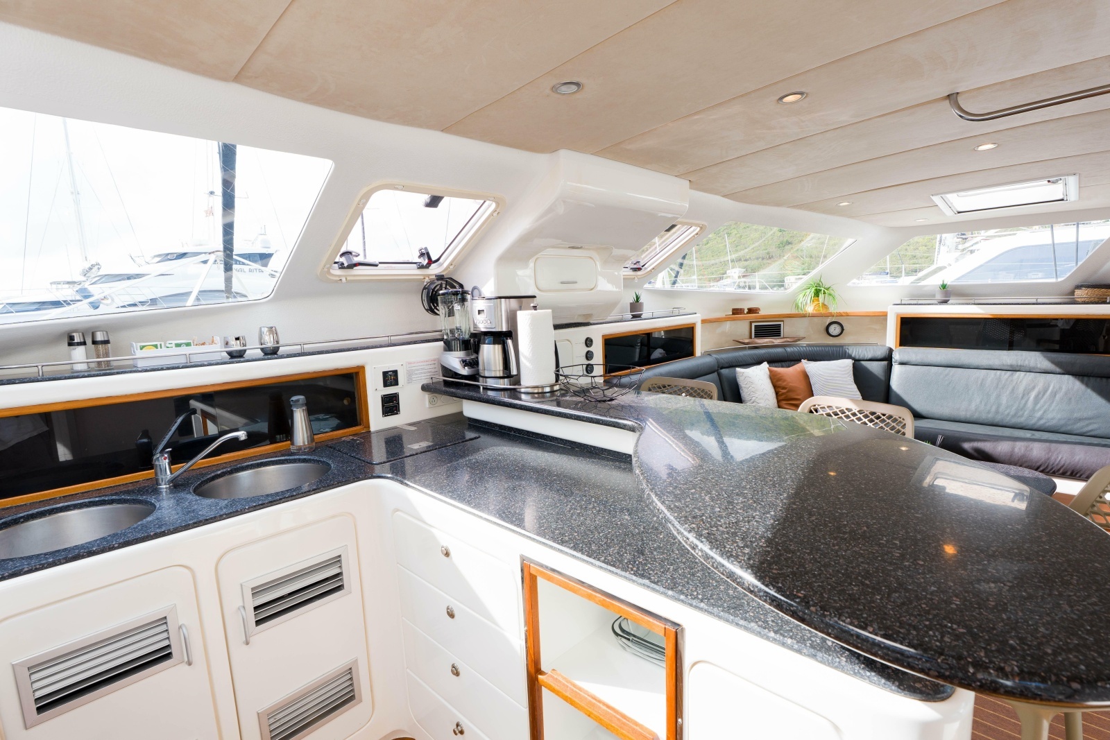 2011 Voyage Yachts 520
