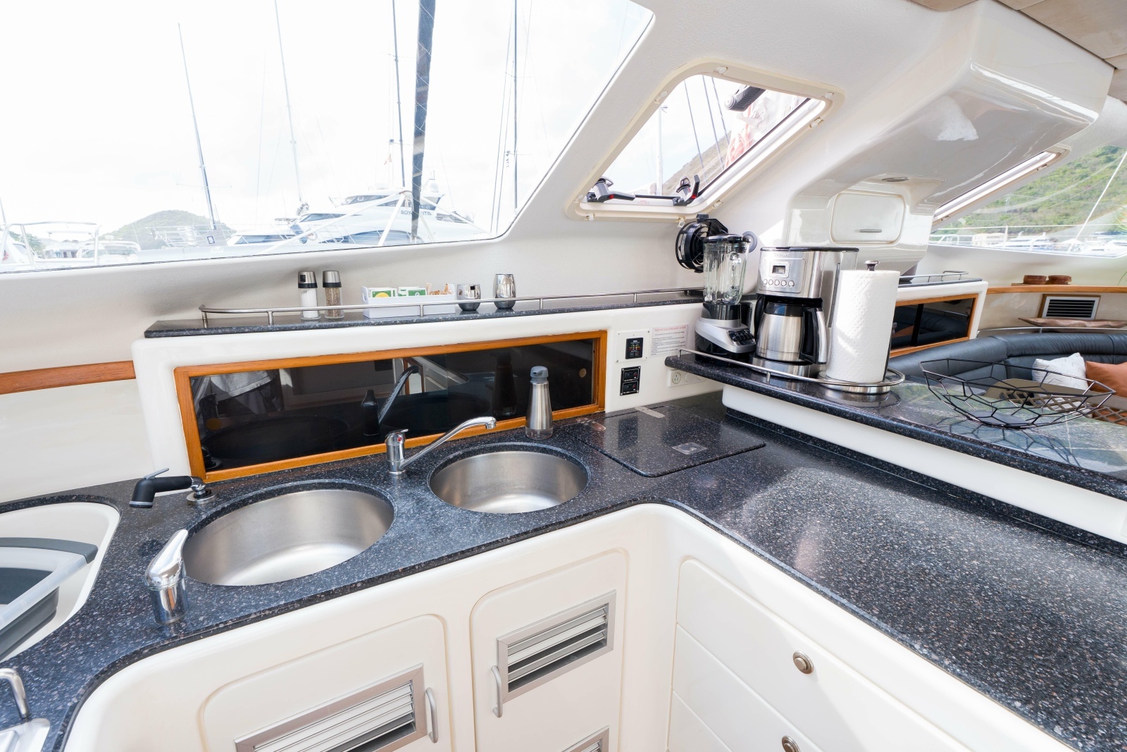 2011 Voyage Yachts 520