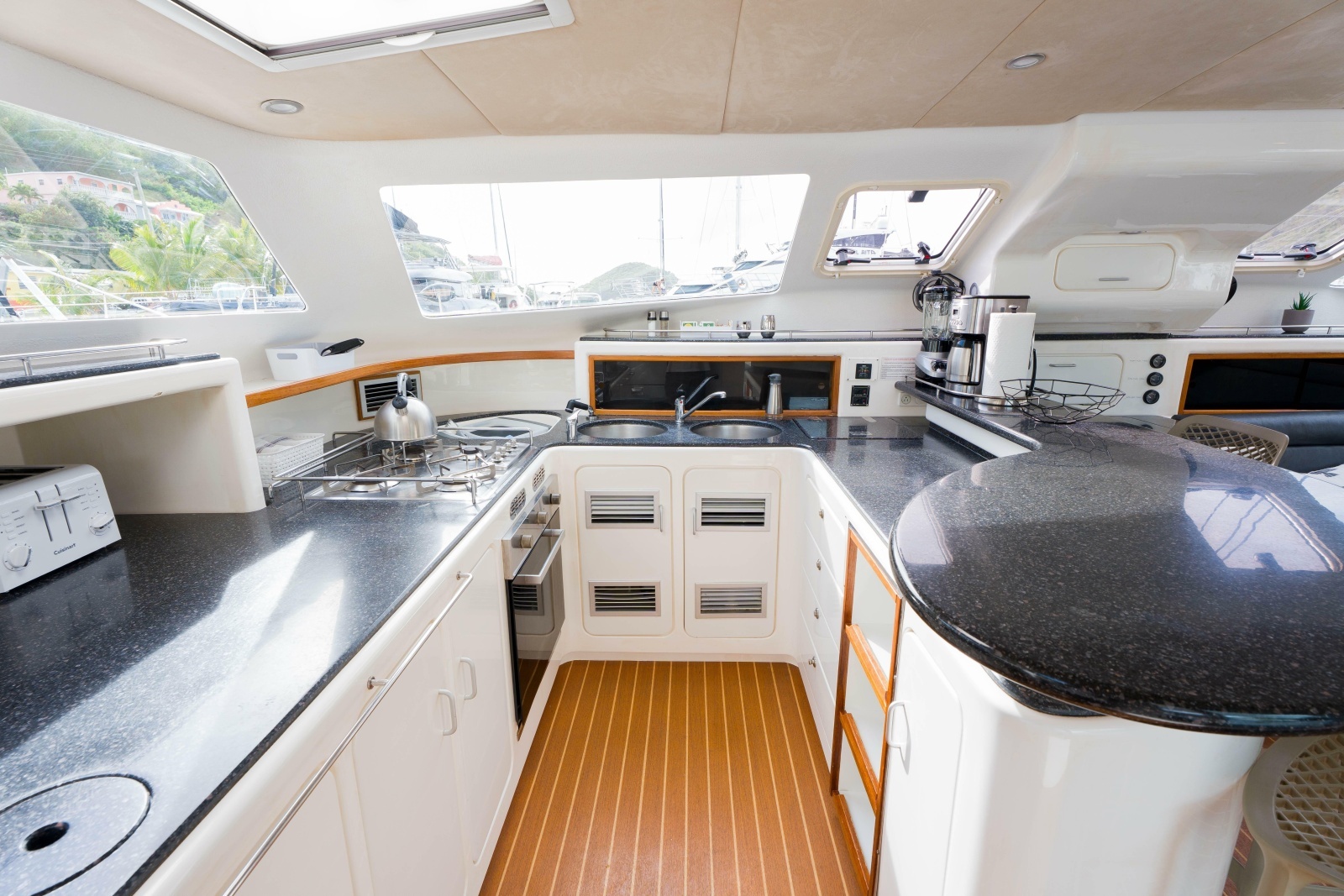 2011 Voyage Yachts 520
