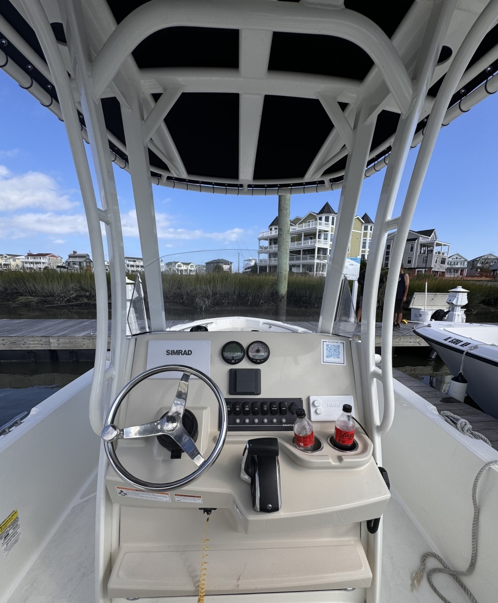 2023 Boston Whaler 220 Dauntless