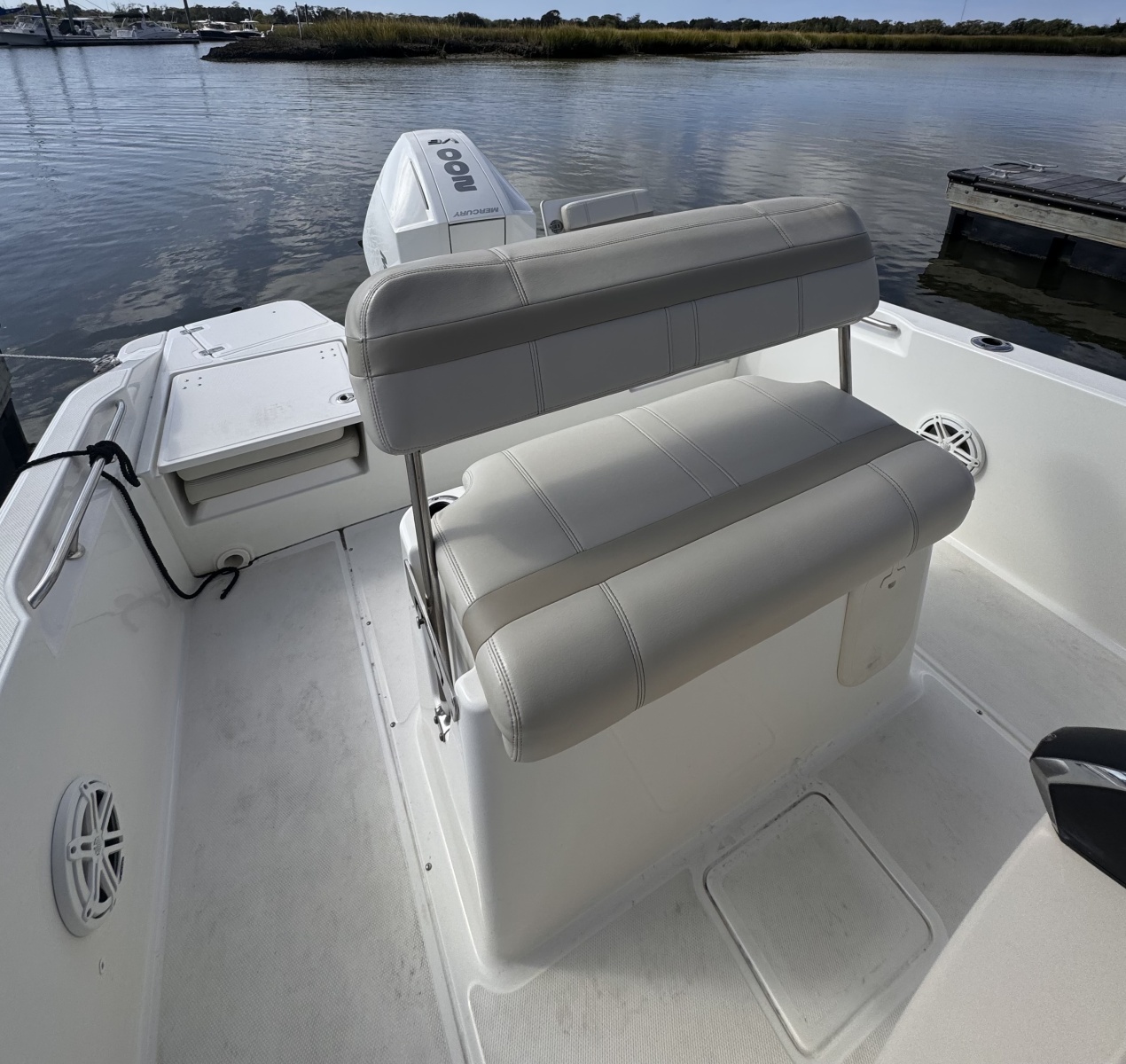 2023 Boston Whaler 220 Dauntless