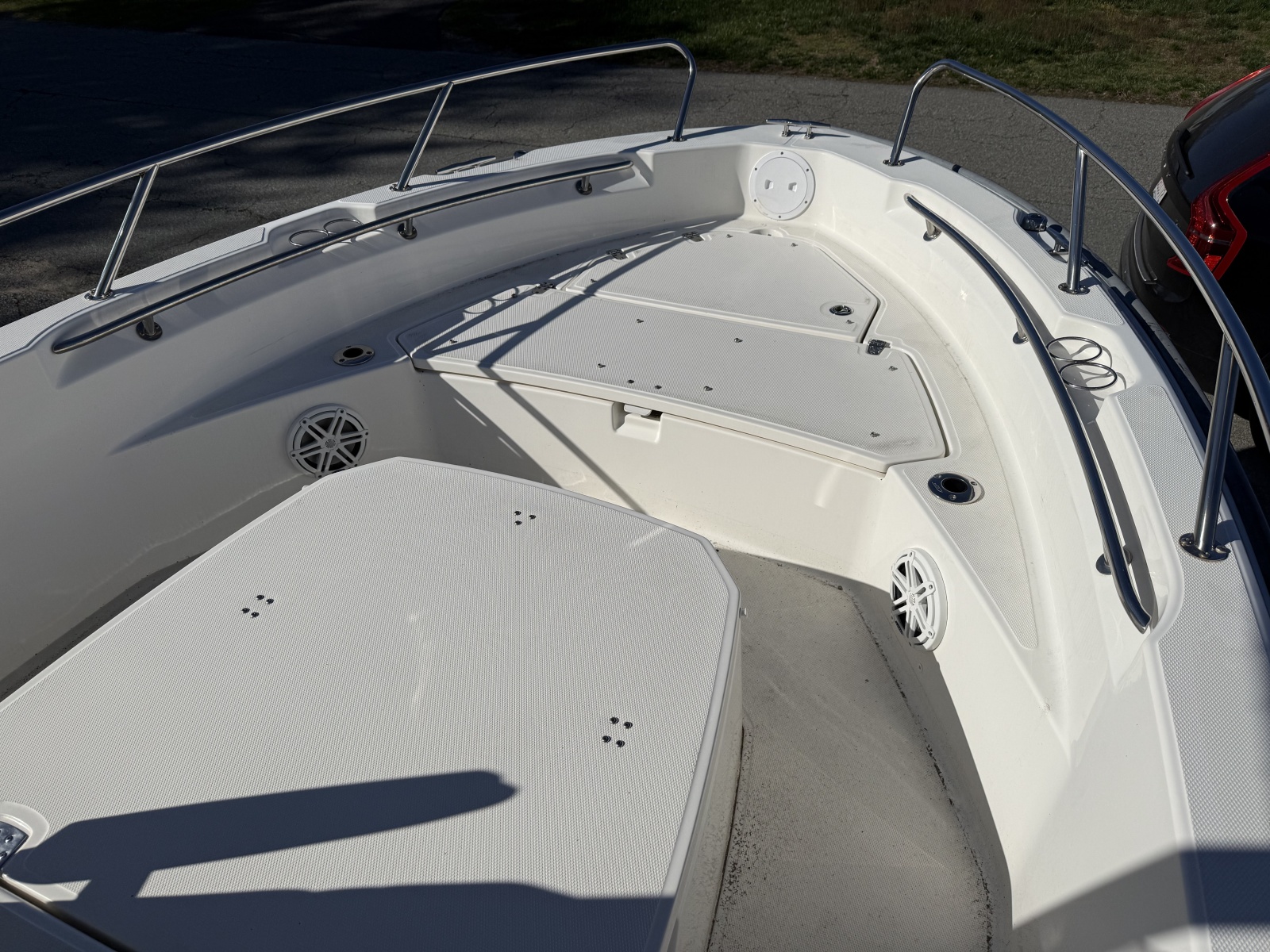 2023 Boston Whaler 220 Dauntless