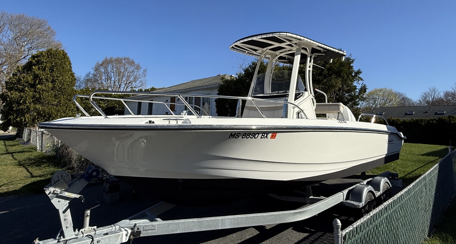 2023 Boston Whaler 220 Dauntless