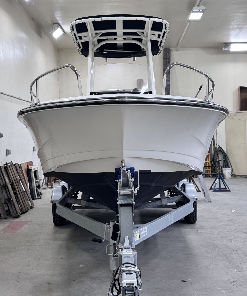 2023 Boston Whaler 220 Dauntless
