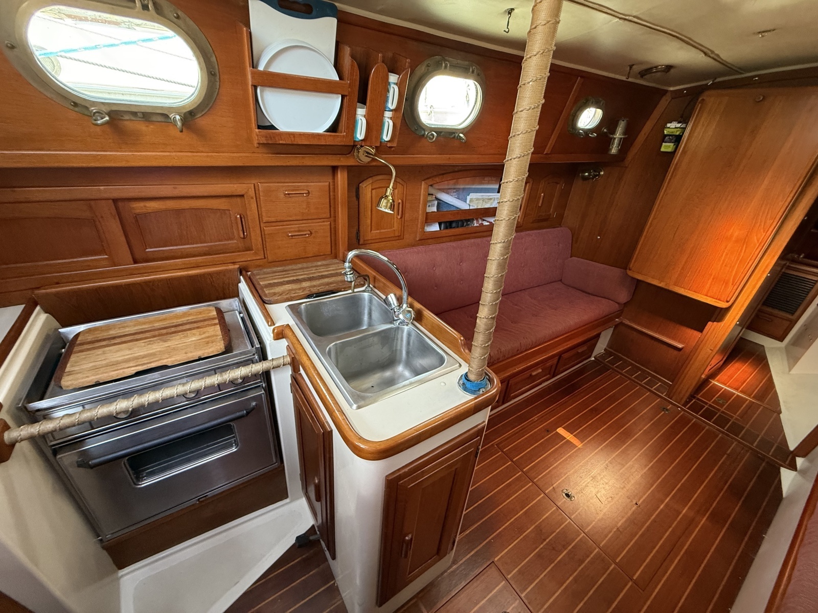 LOU ANN 34ft Pacific Seacraft Yacht For Sale