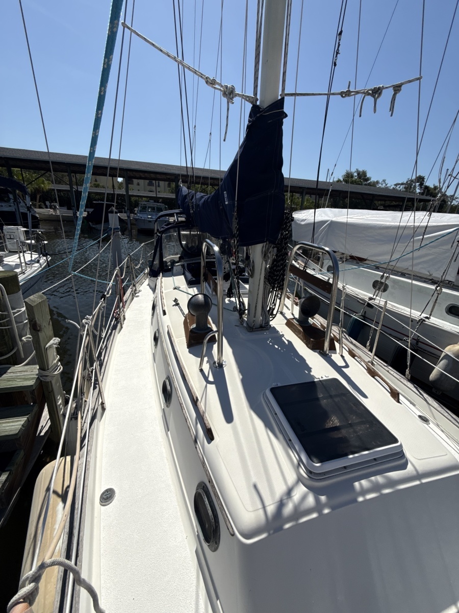 LOU ANN 34ft Pacific Seacraft Yacht For Sale