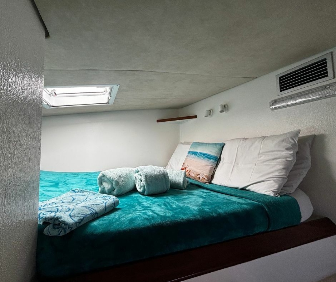 2015 Voyage Yachts 520