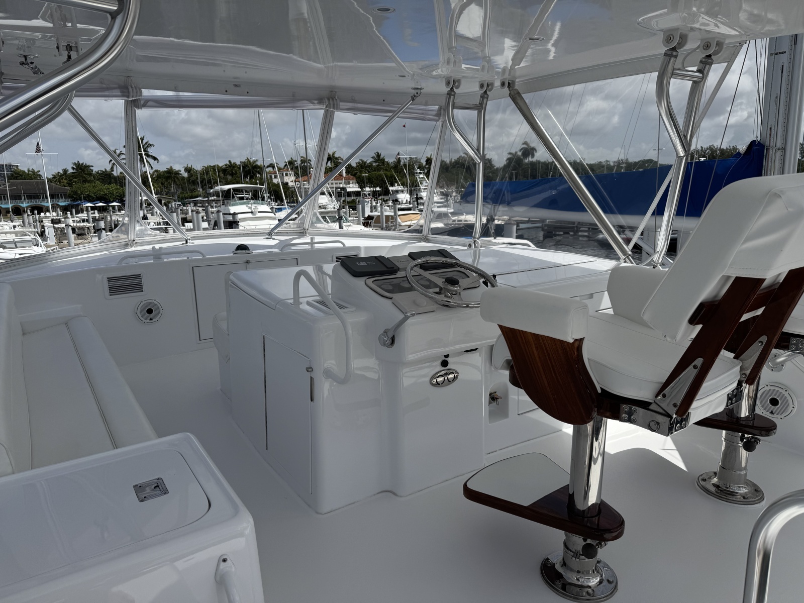 60ft Hatteras Yacht For Sale