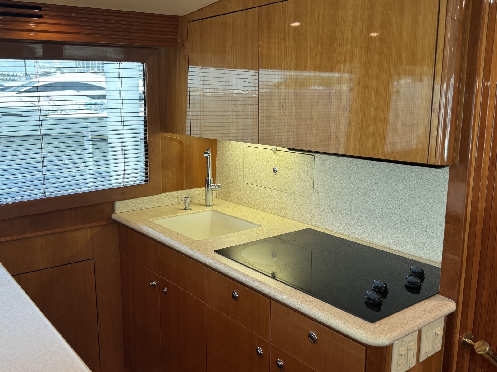 60ft Hatteras Yacht For Sale