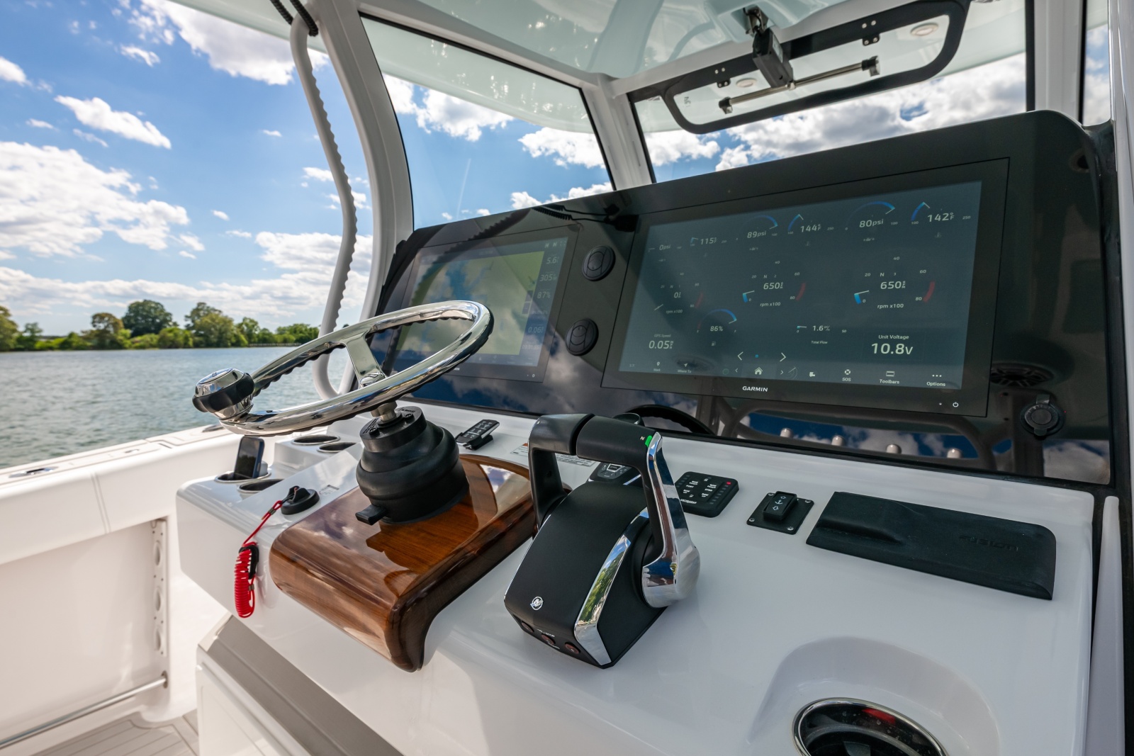 35' 2023 Sportsman Open 352 Center Console