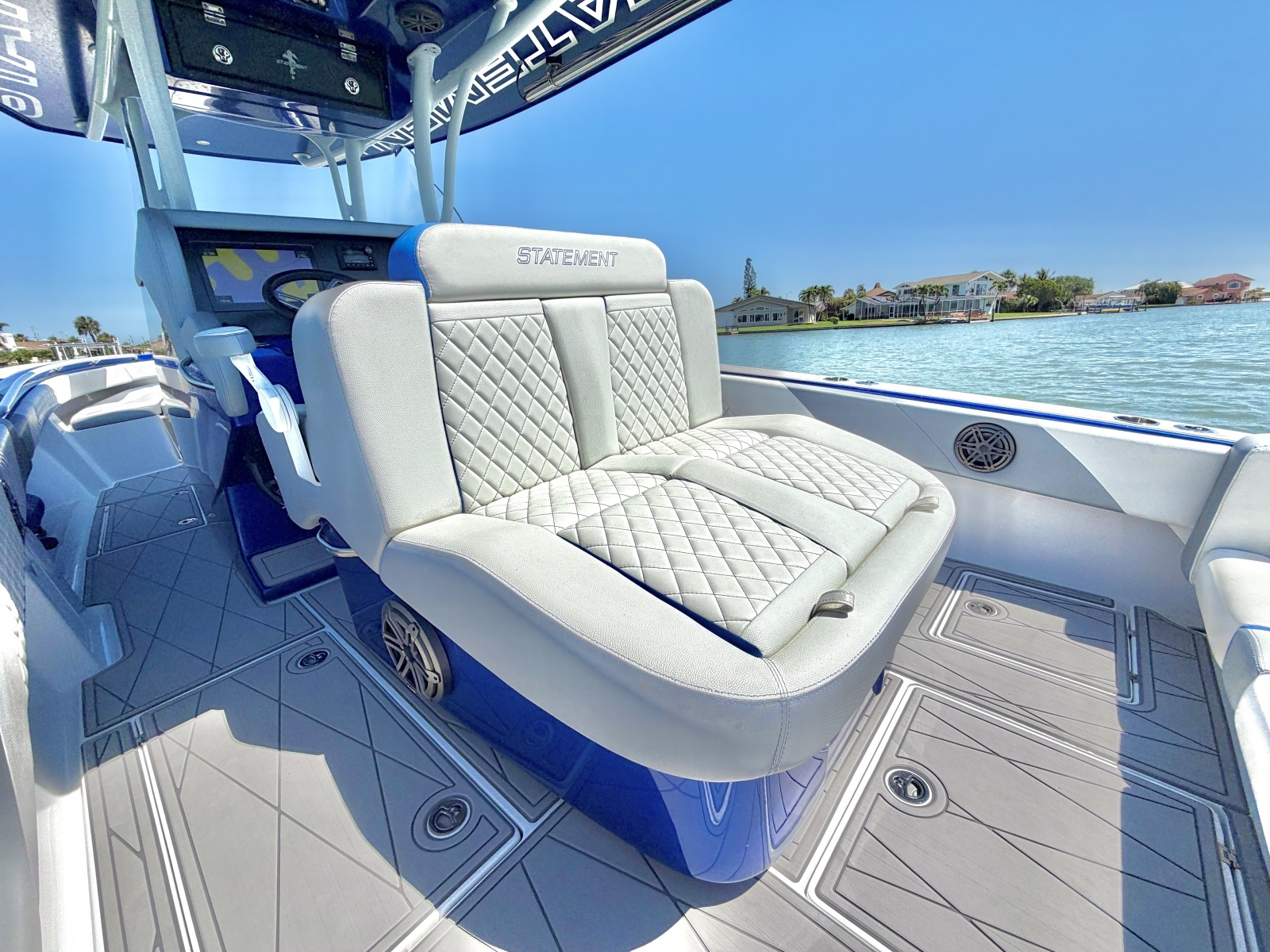 35ft Statement Yacht For Sale