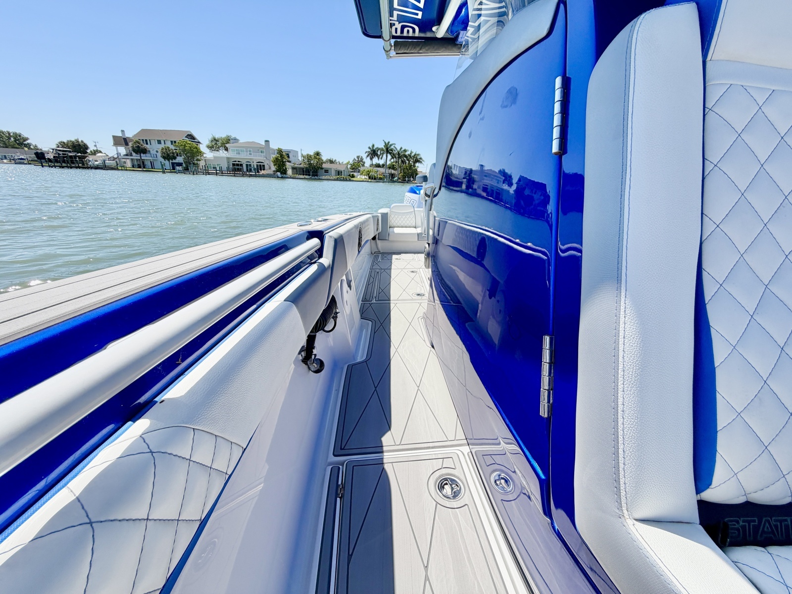 35ft Statement Yacht For Sale