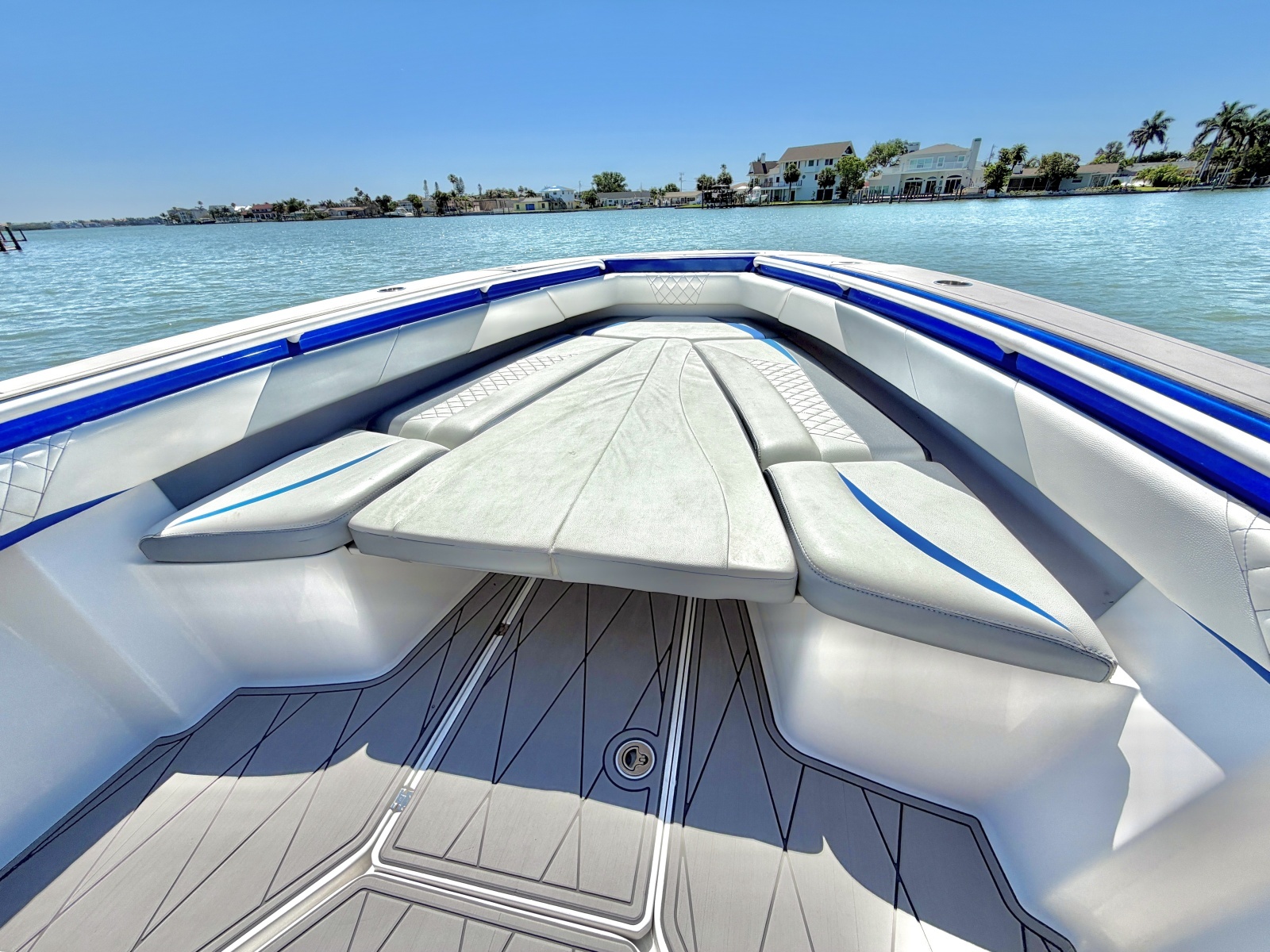 35ft Statement Yacht For Sale