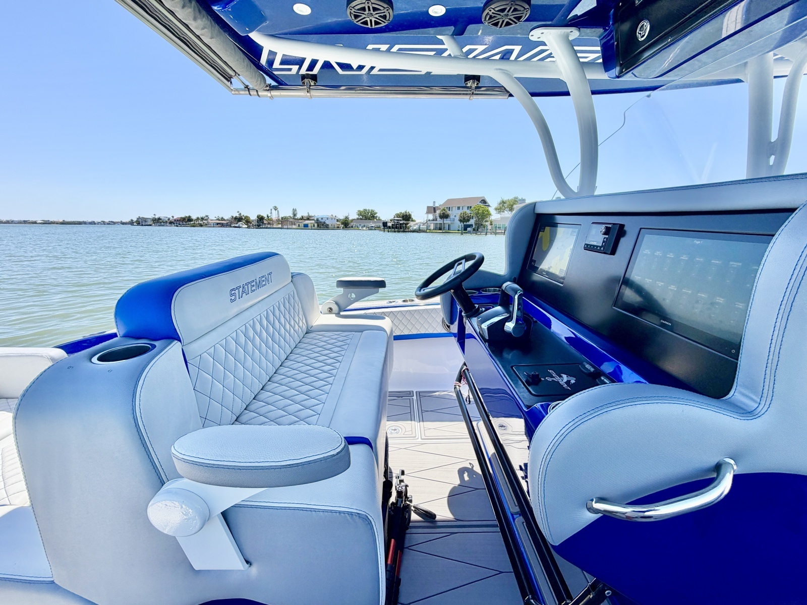 35ft Statement Yacht For Sale