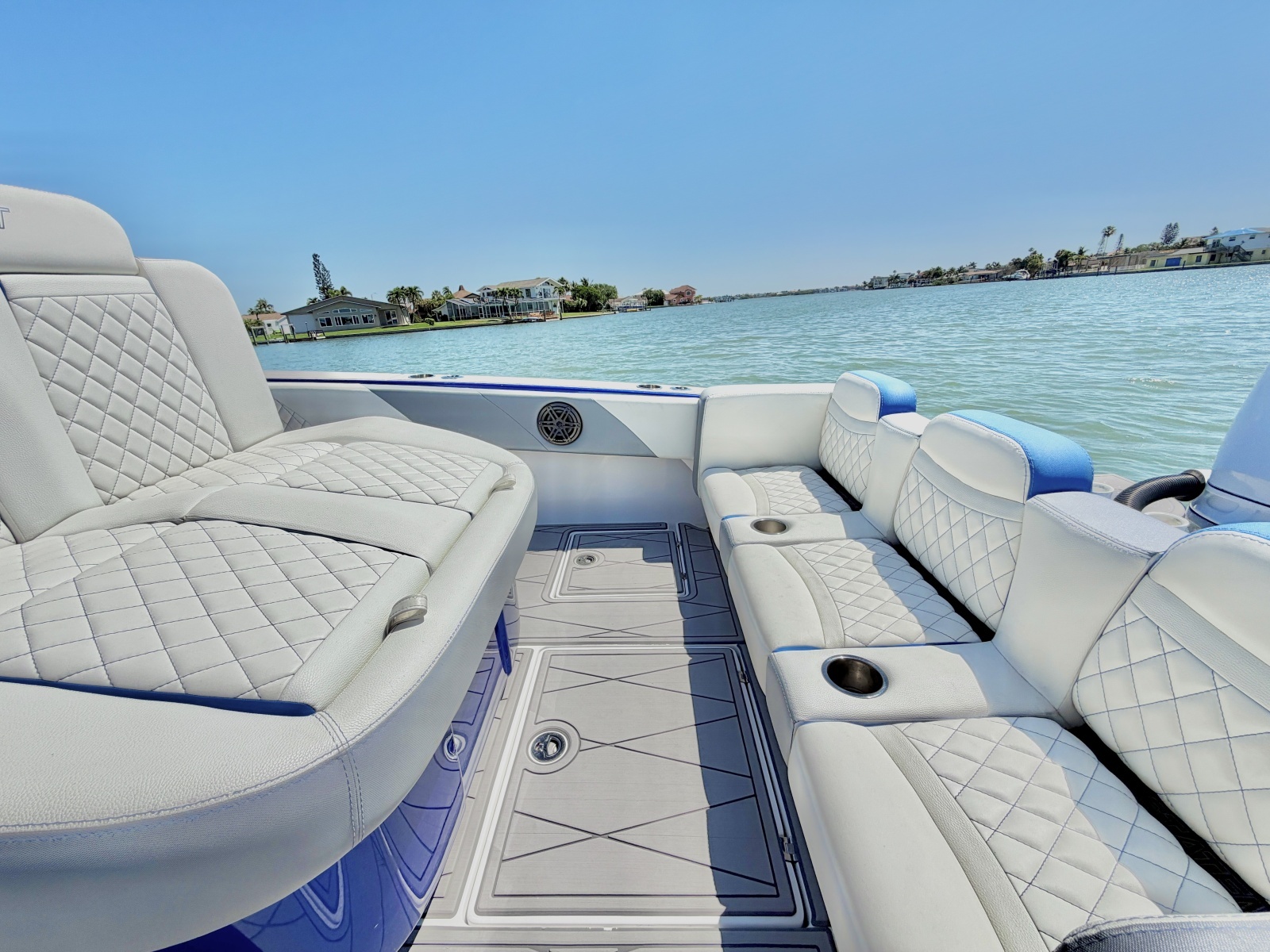 35ft Statement Yacht For Sale
