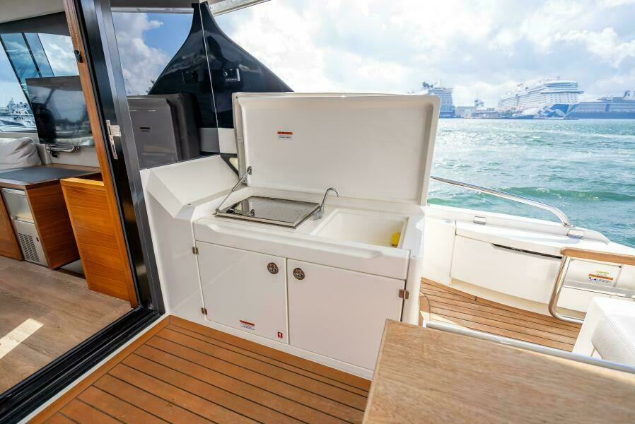 Man Cave 50ft Maritimo Yacht For Sale