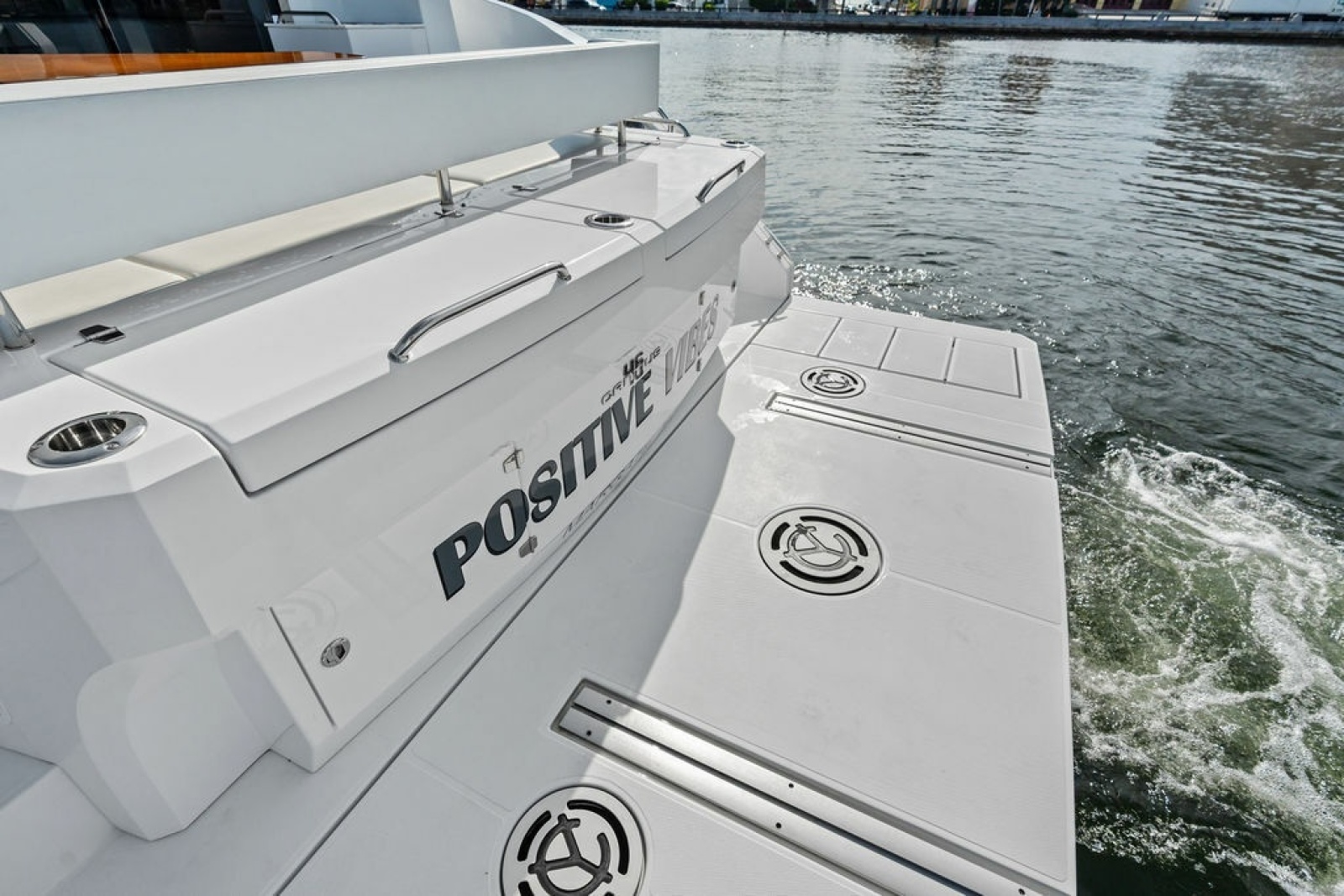 2022 Cruisers Yachts 46 CANTIUS