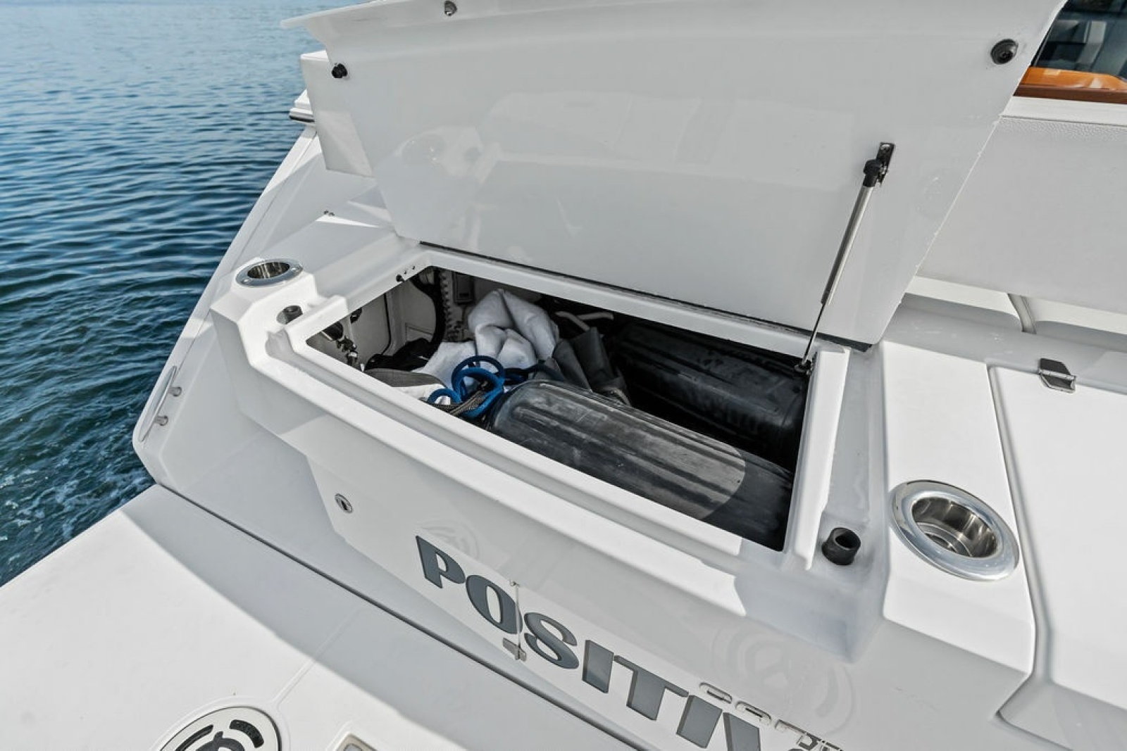 2022 Cruisers Yachts 46 CANTIUS