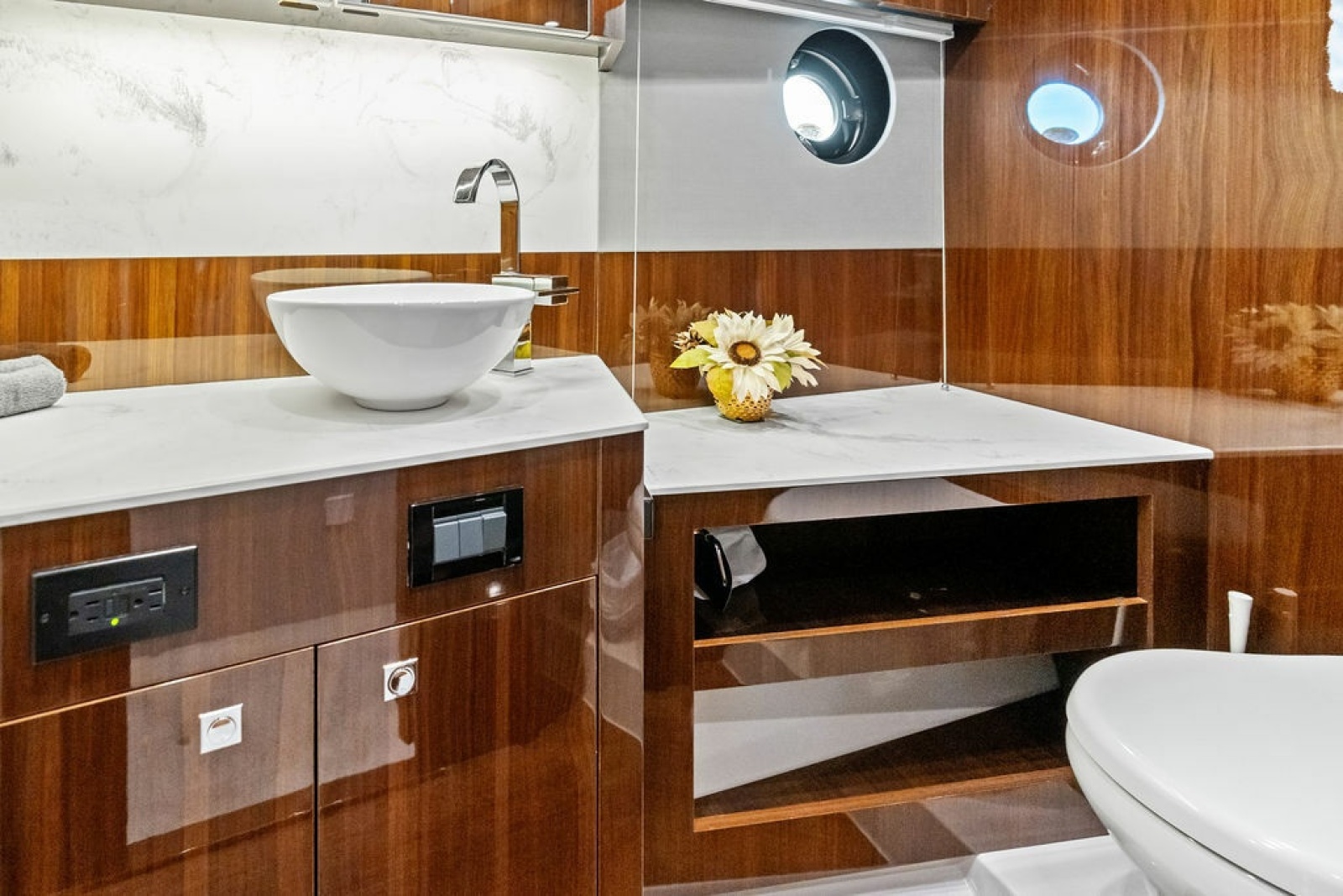 2022 Cruisers Yachts 46 CANTIUS