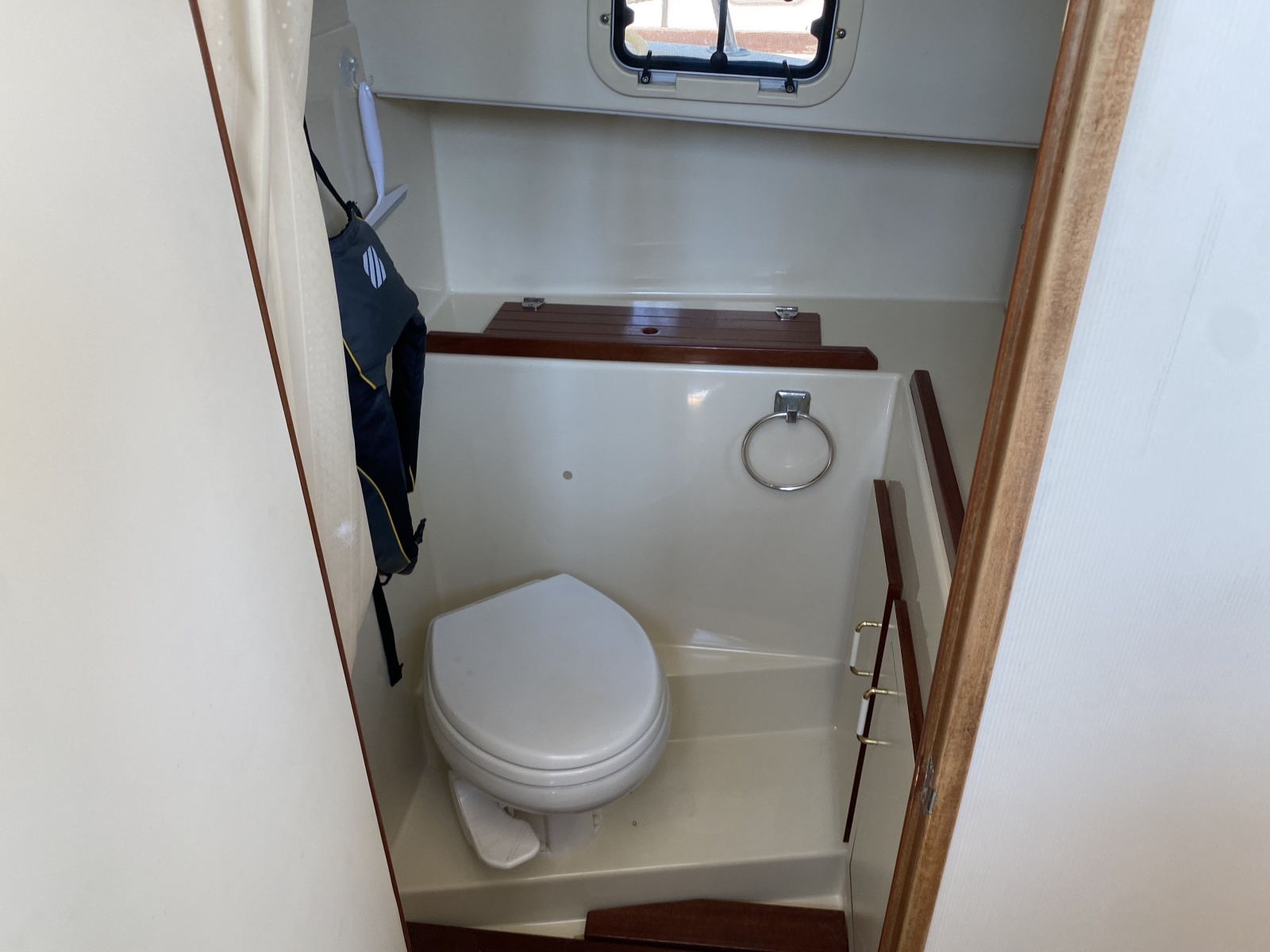 31ft Camano Yacht For Sale