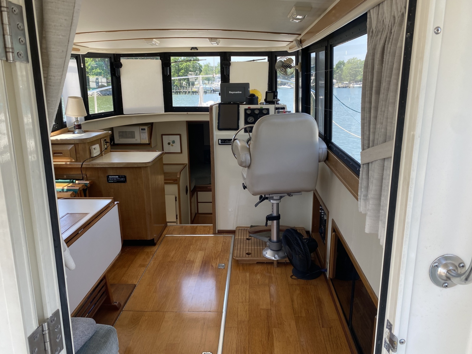 31ft Camano Yacht For Sale