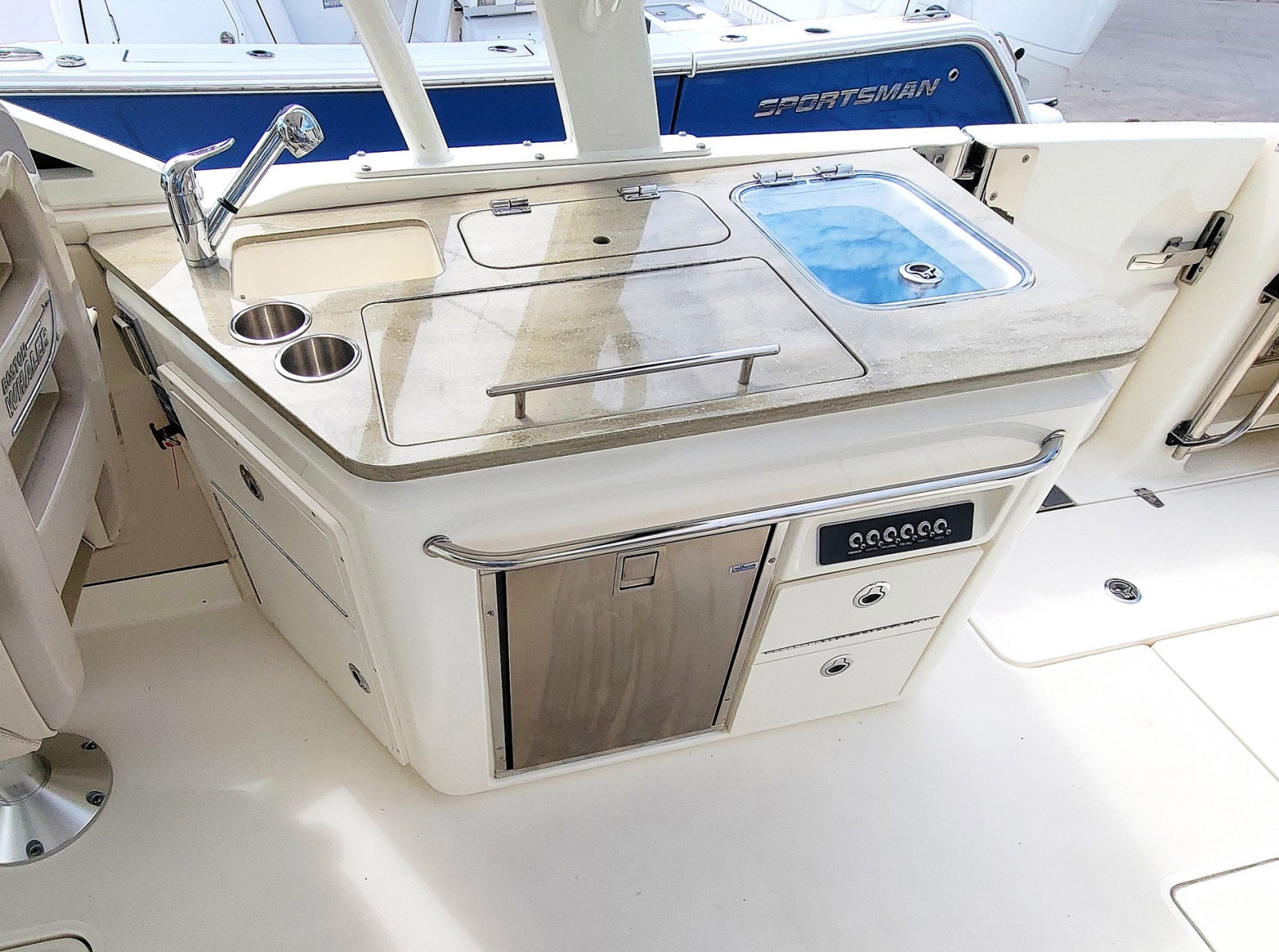 32ft Boston Whaler Yacht For Sale
