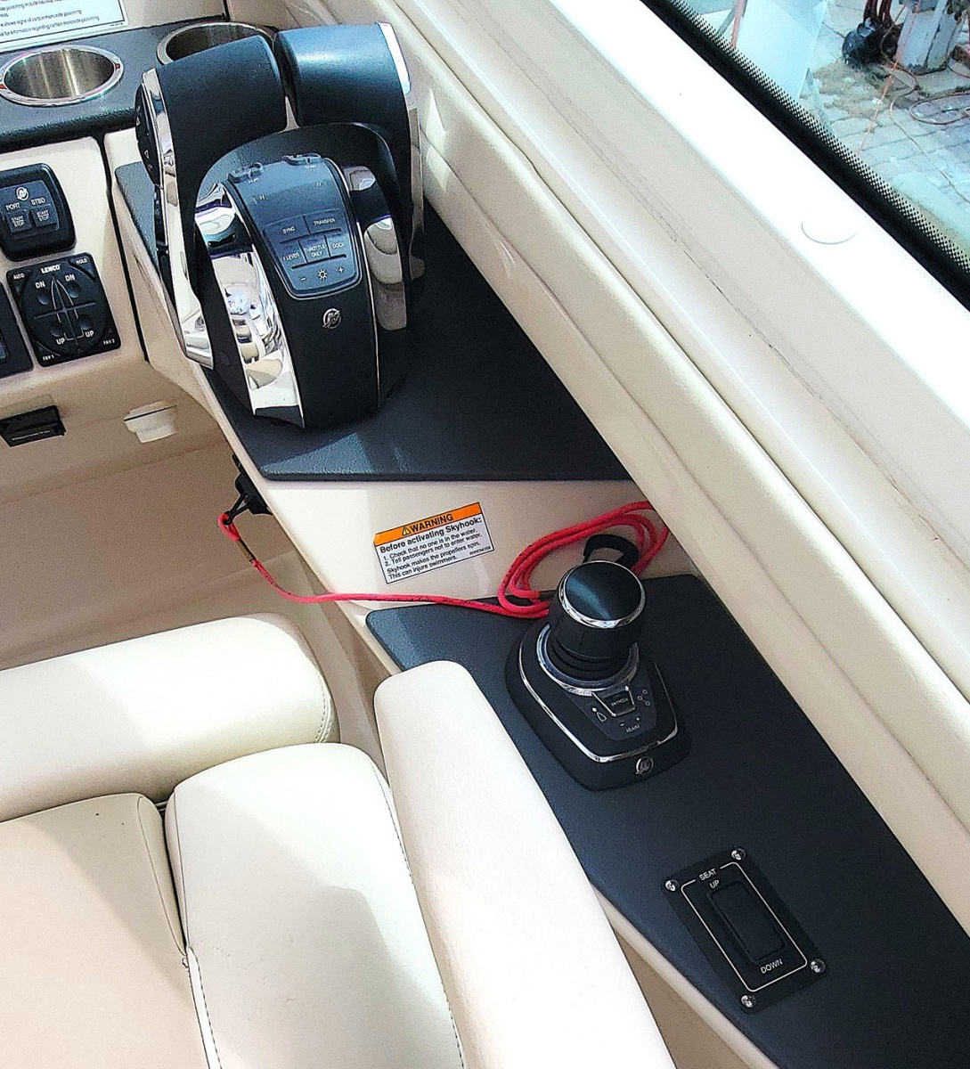 2022 Boston Whaler 320 Vantage
