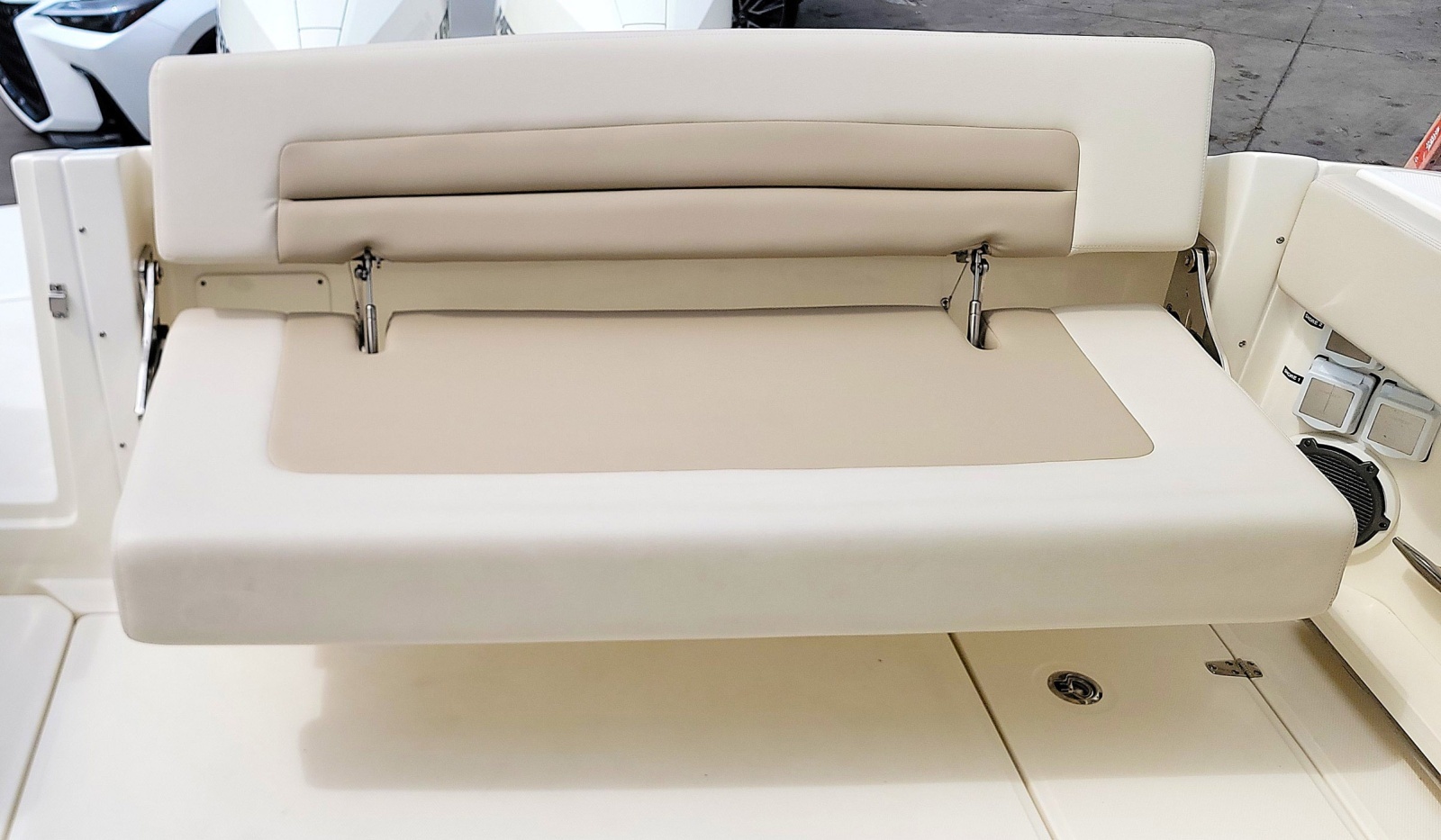 32ft Boston Whaler Yacht For Sale