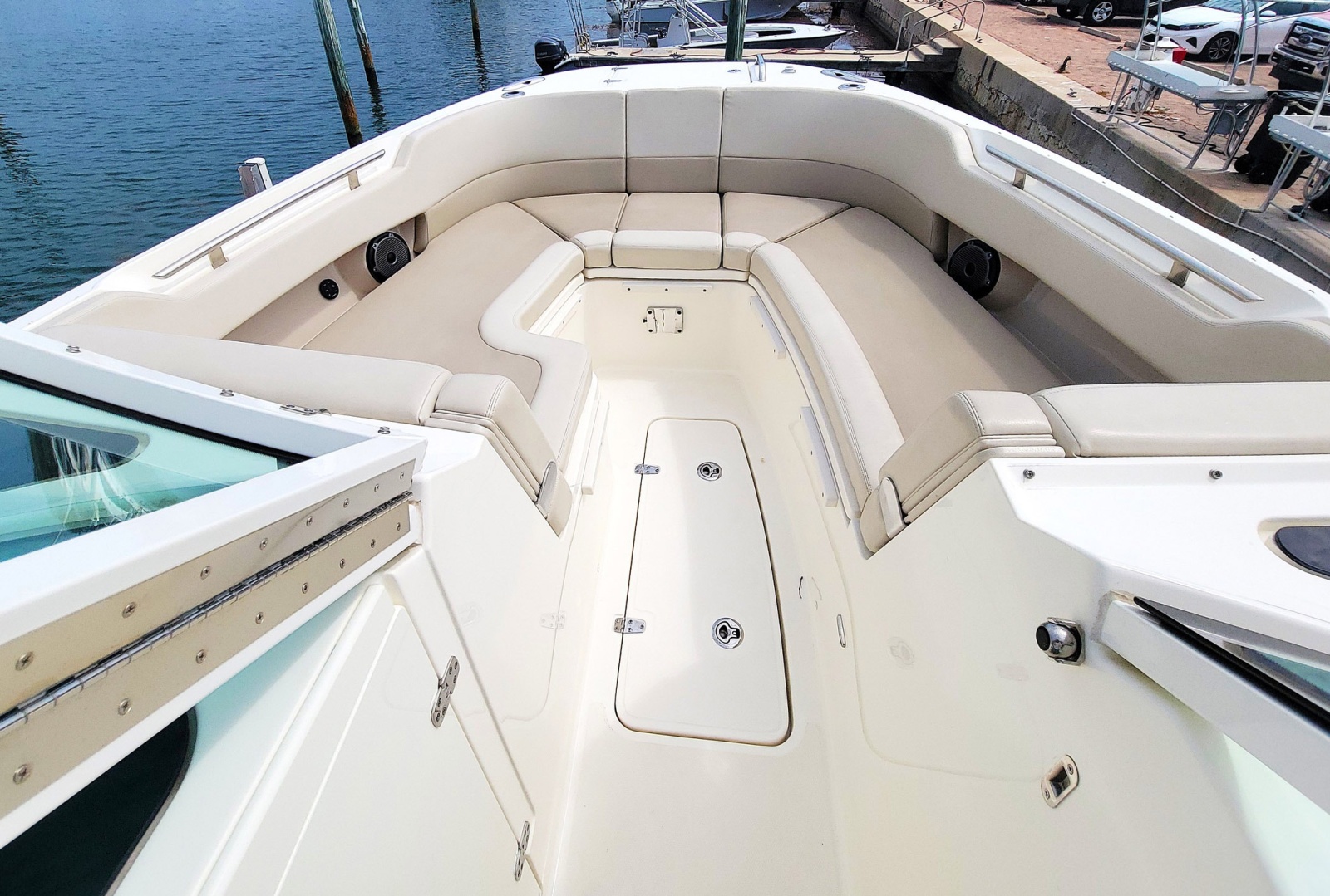 2022 Boston Whaler 320 Vantage
