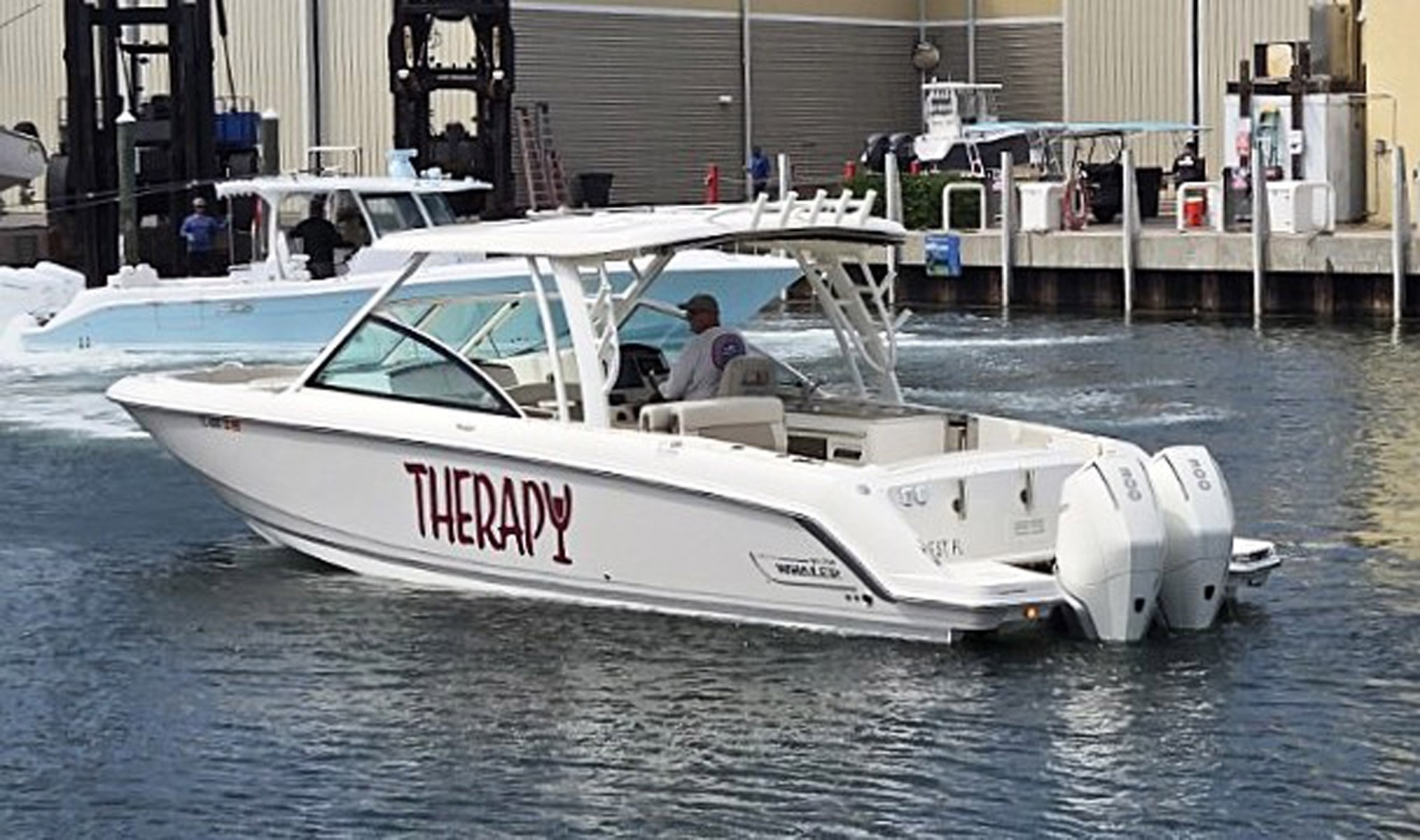 2022 Boston Whaler 320 Vantage