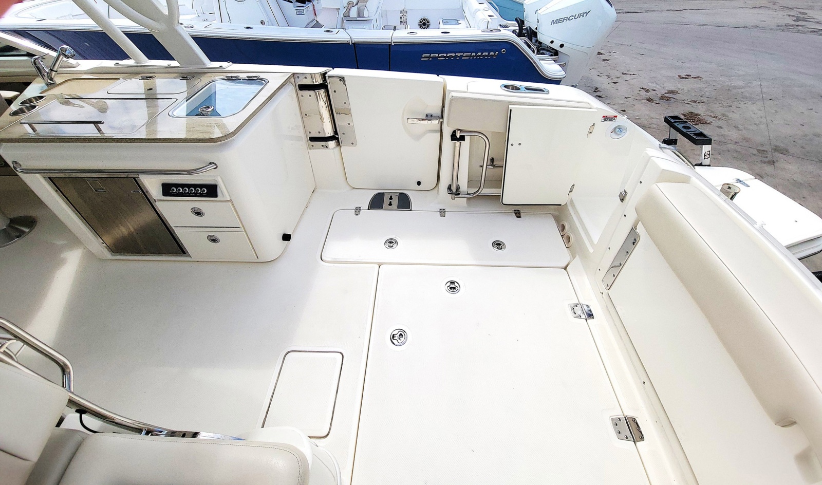 2022 Boston Whaler 320 Vantage