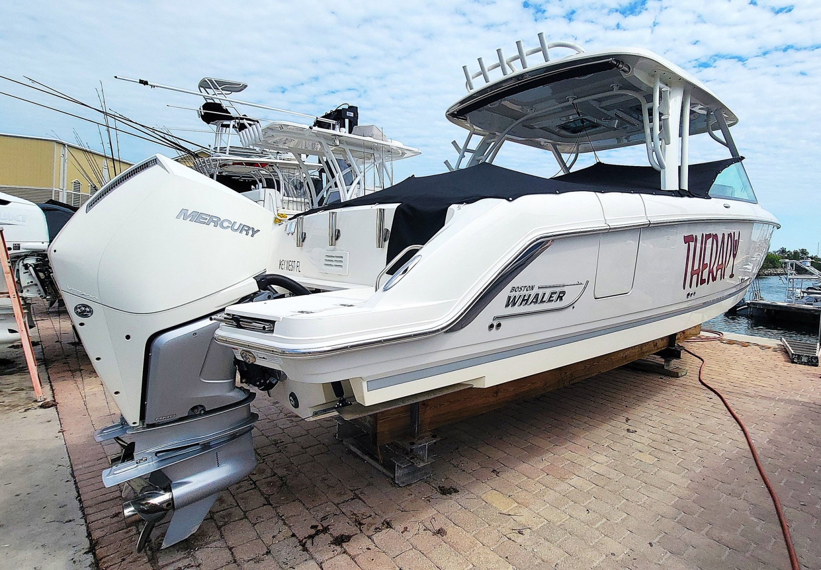 2022 Boston Whaler 320 Vantage